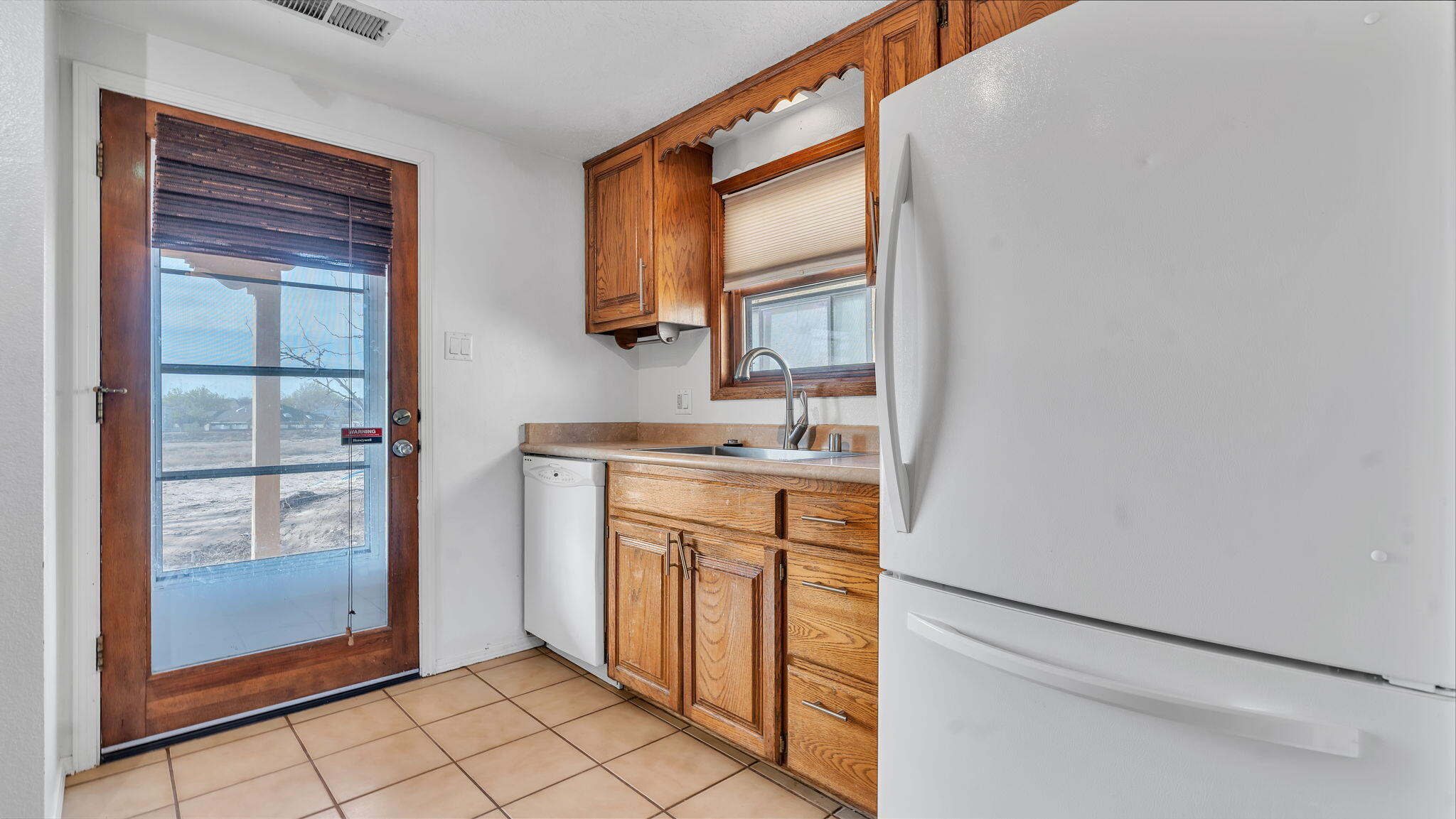 688 Lakeview Circle SE