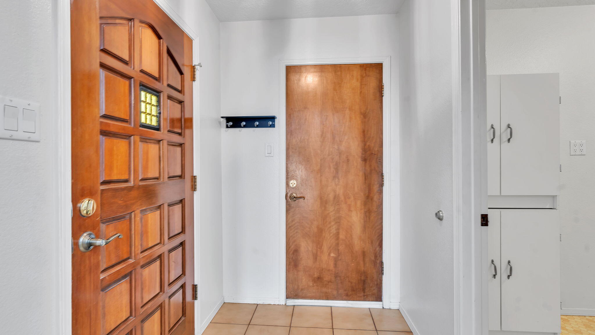 688 Lakeview Circle SE