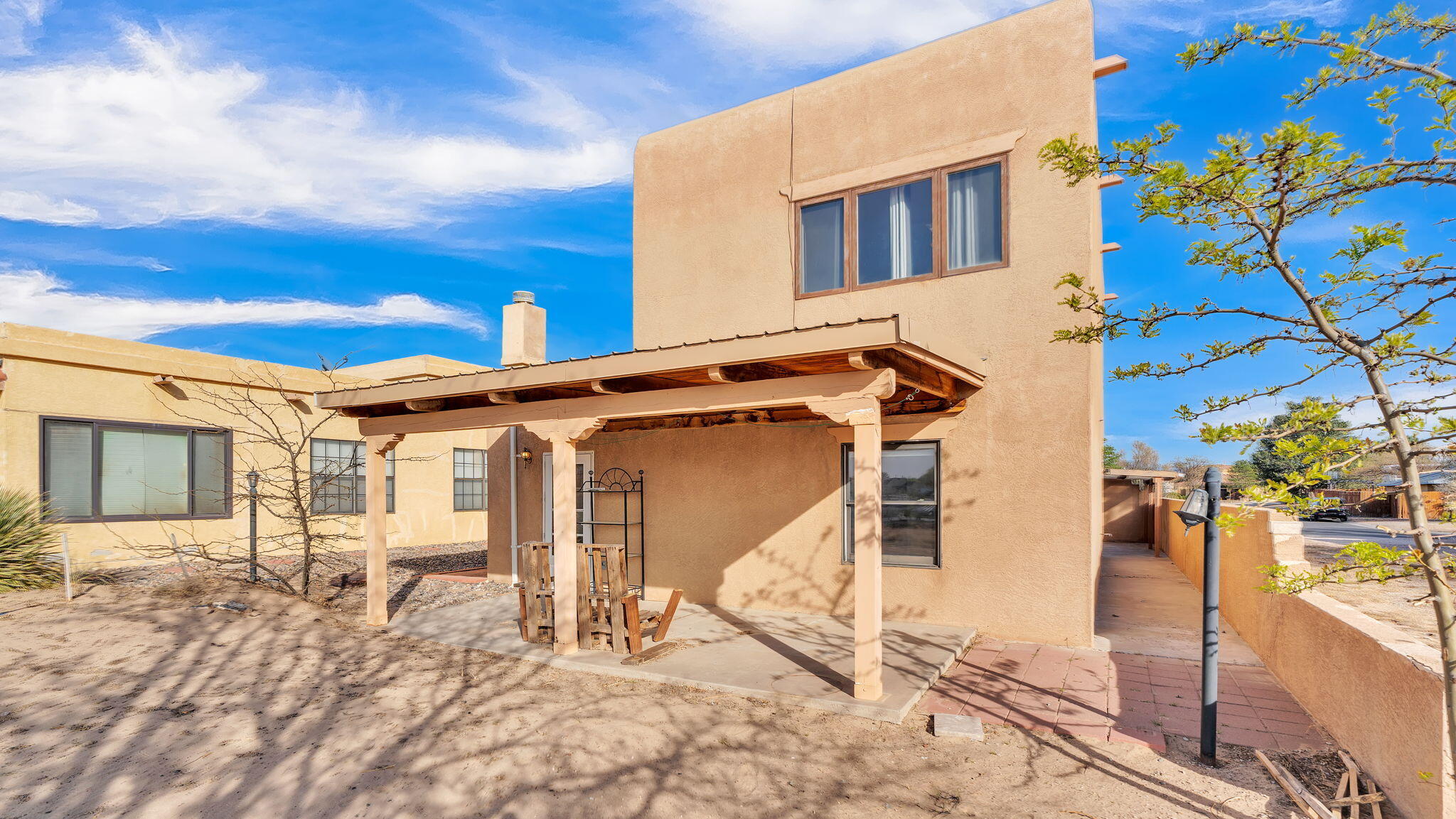 688 Lakeview Circle SE