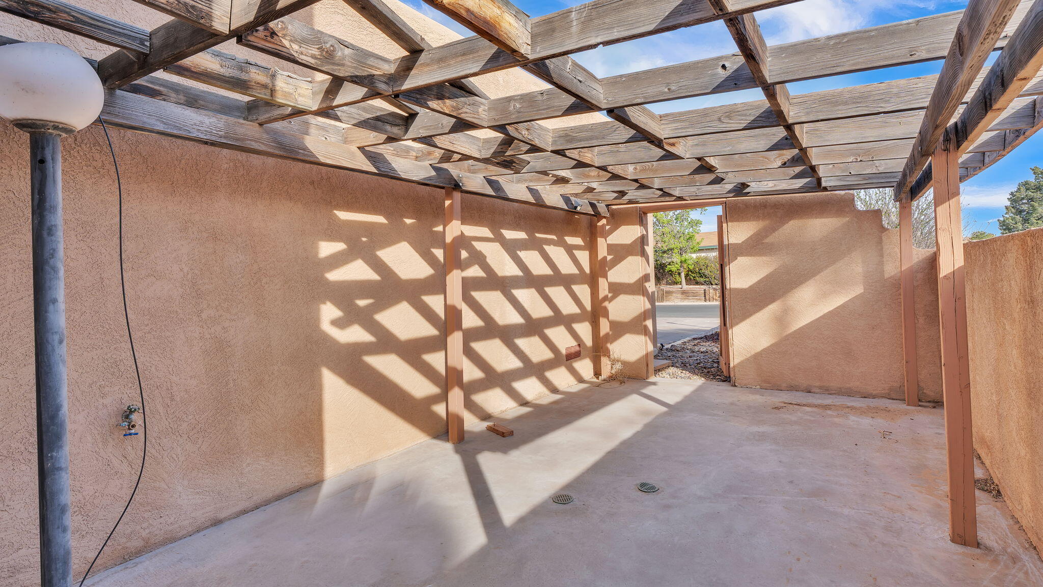 688 Lakeview Circle SE