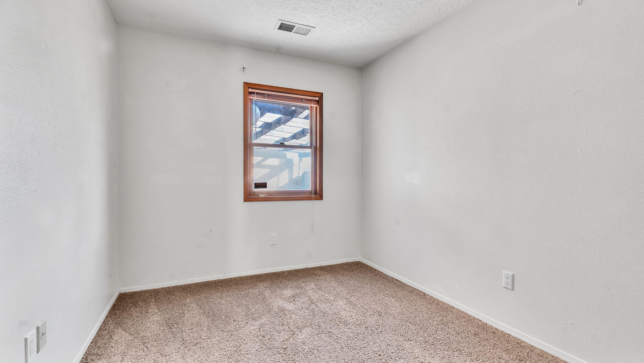 688 Lakeview Circle SE