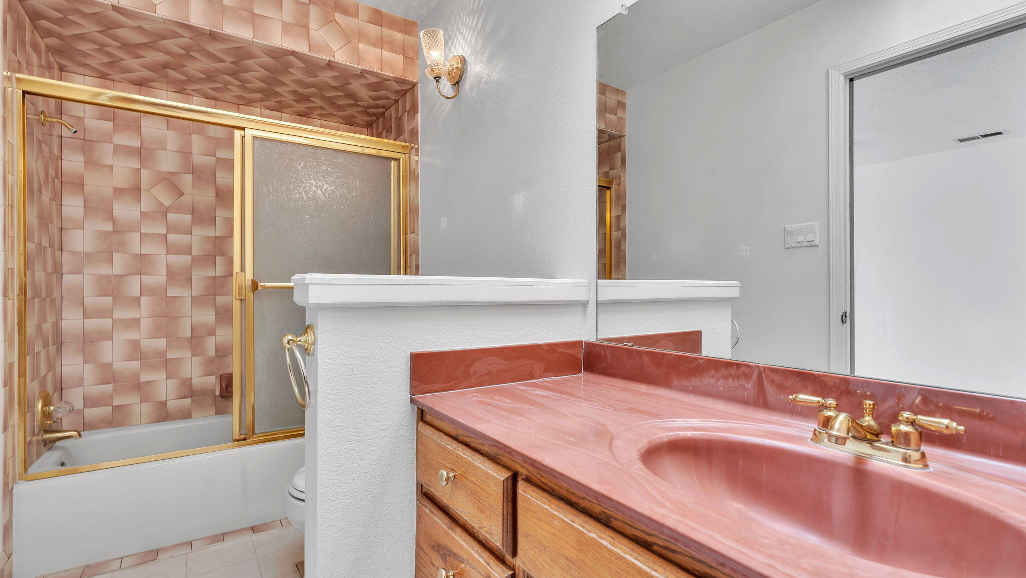 688 Lakeview Circle SE