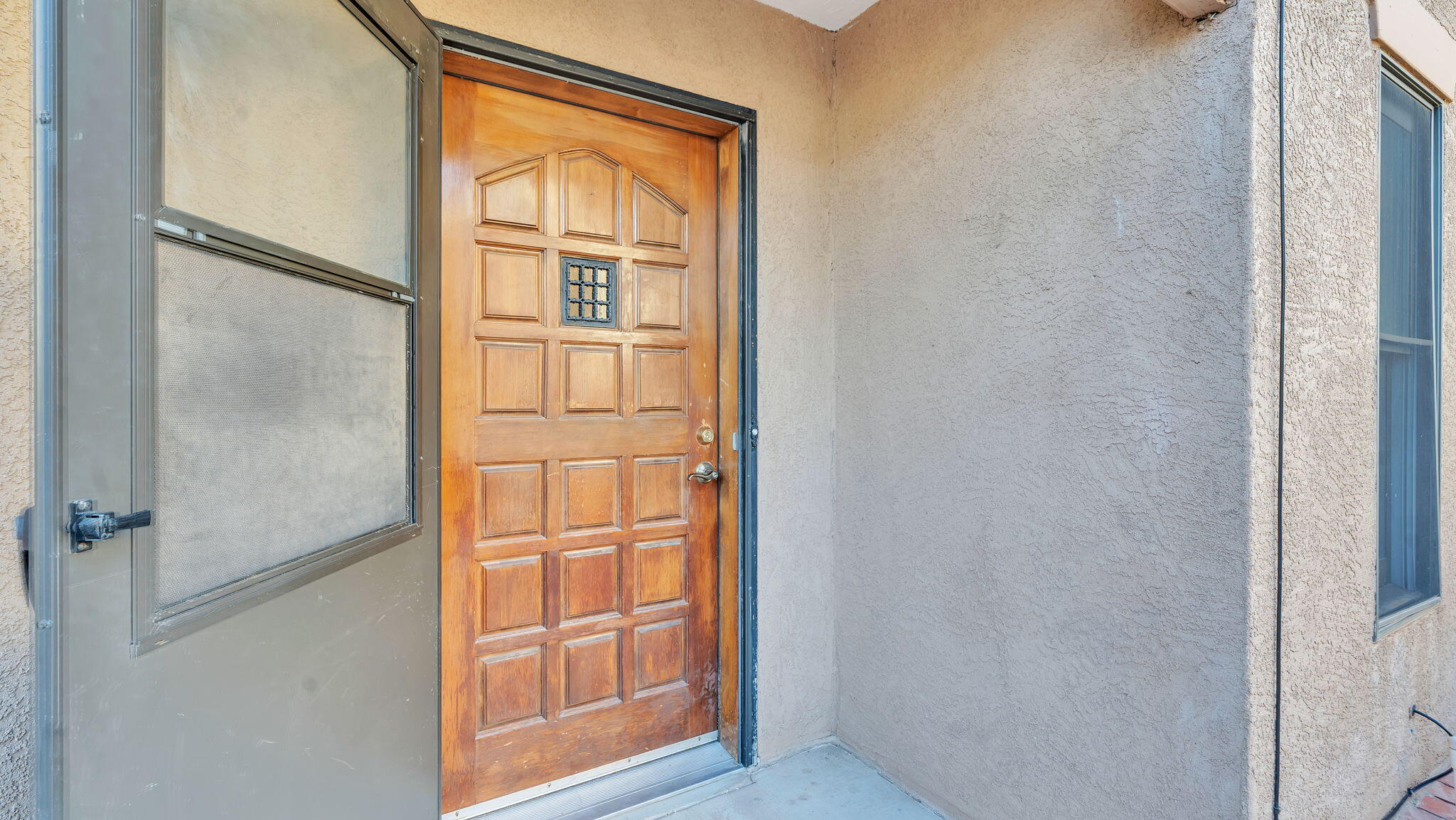 688 Lakeview Circle SE