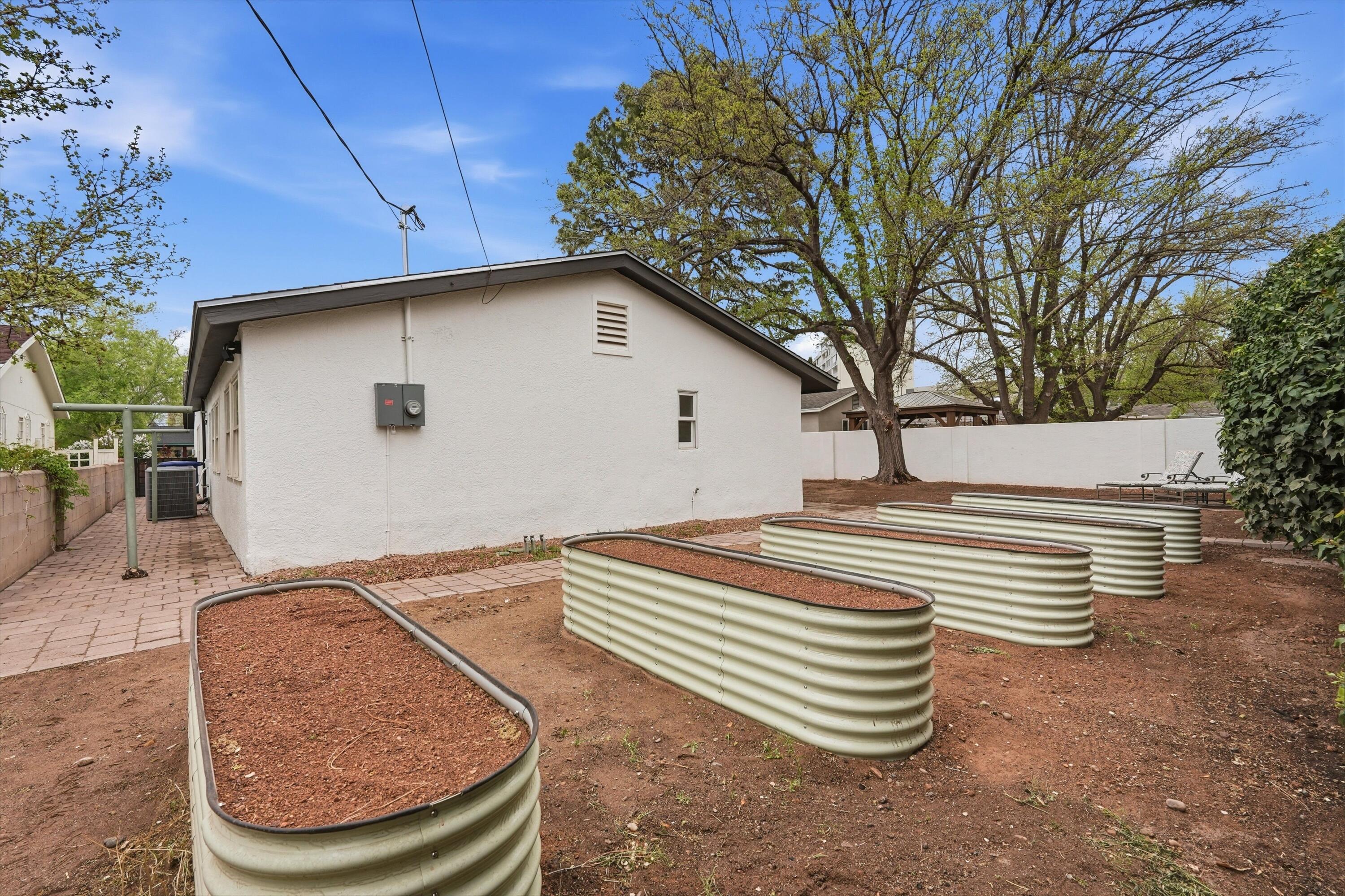 1522 San Patricio Avenue SW