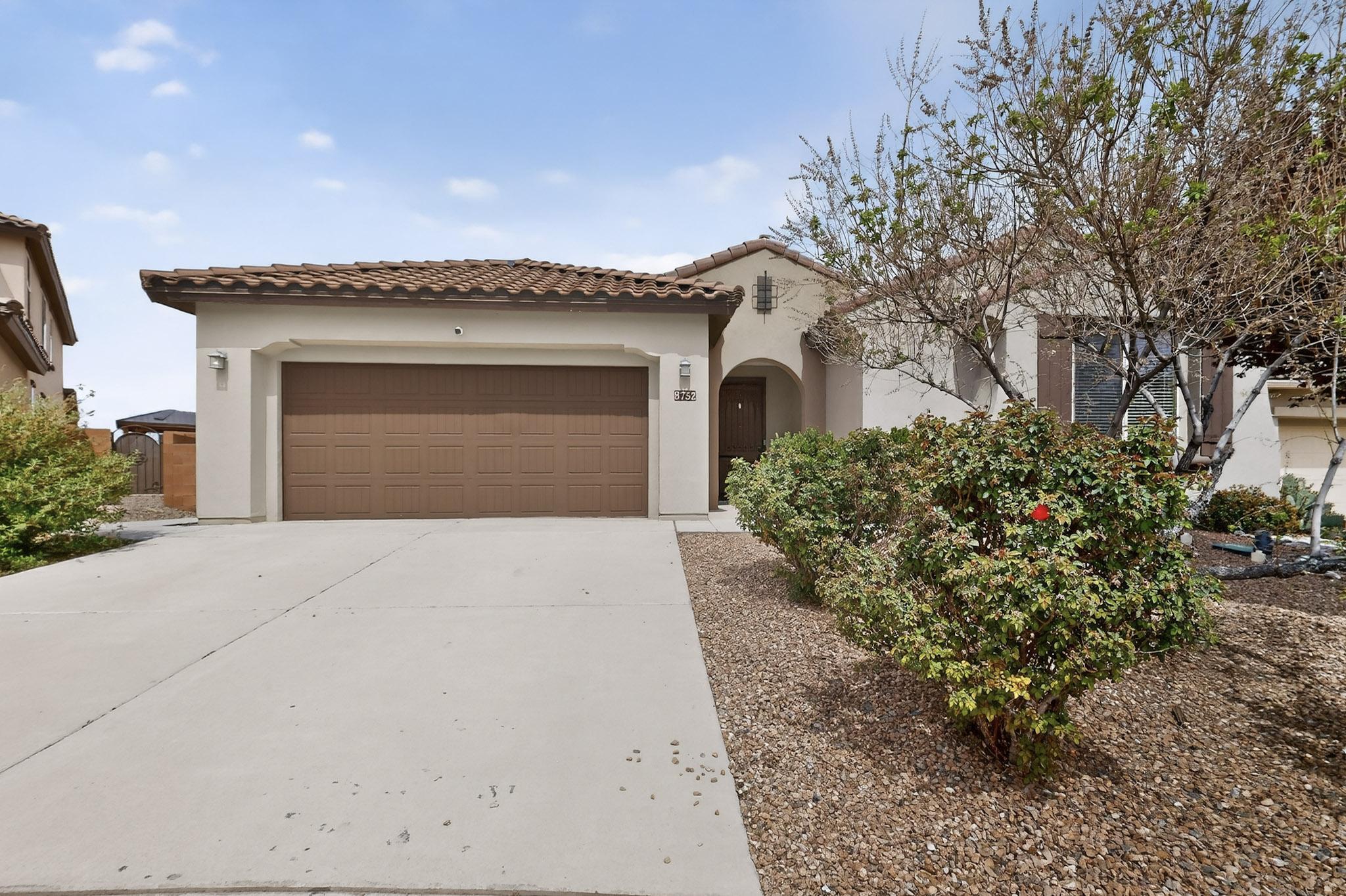 8752 Abierto Vista Circle NW