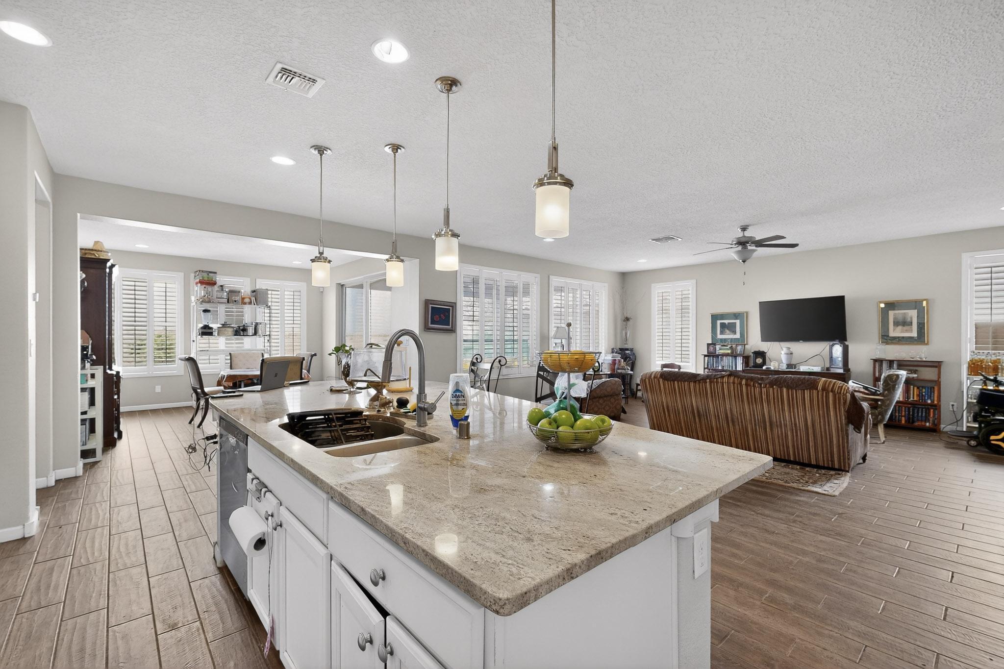 8752 Abierto Vista Circle NW