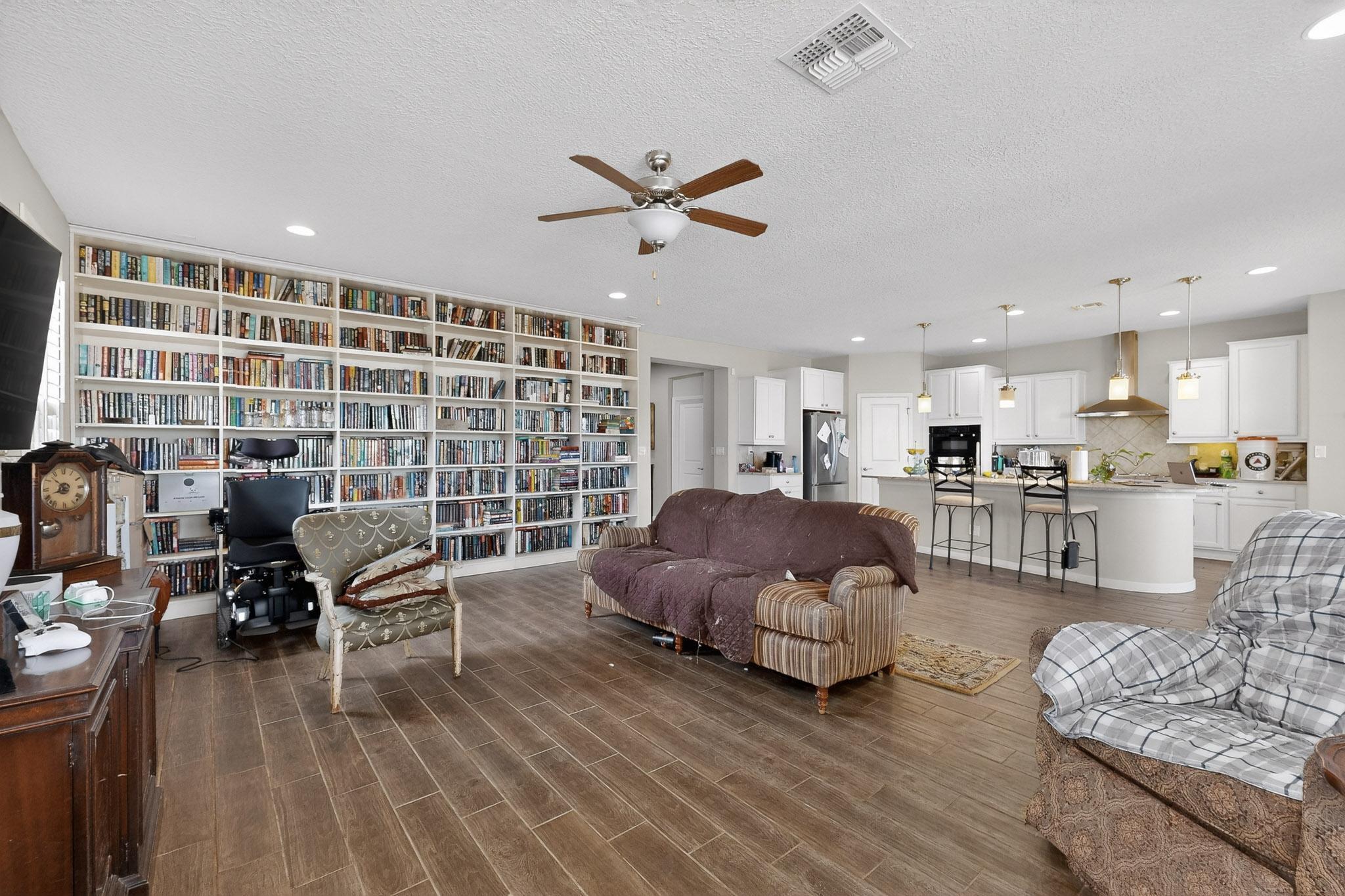 8752 Abierto Vista Circle NW