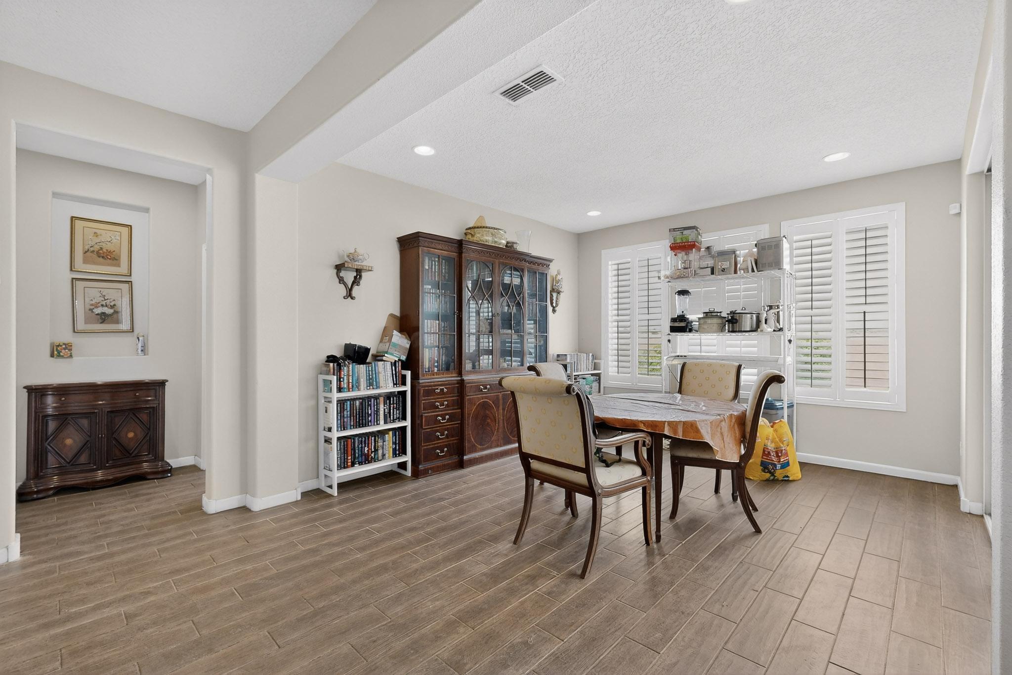 8752 Abierto Vista Circle NW