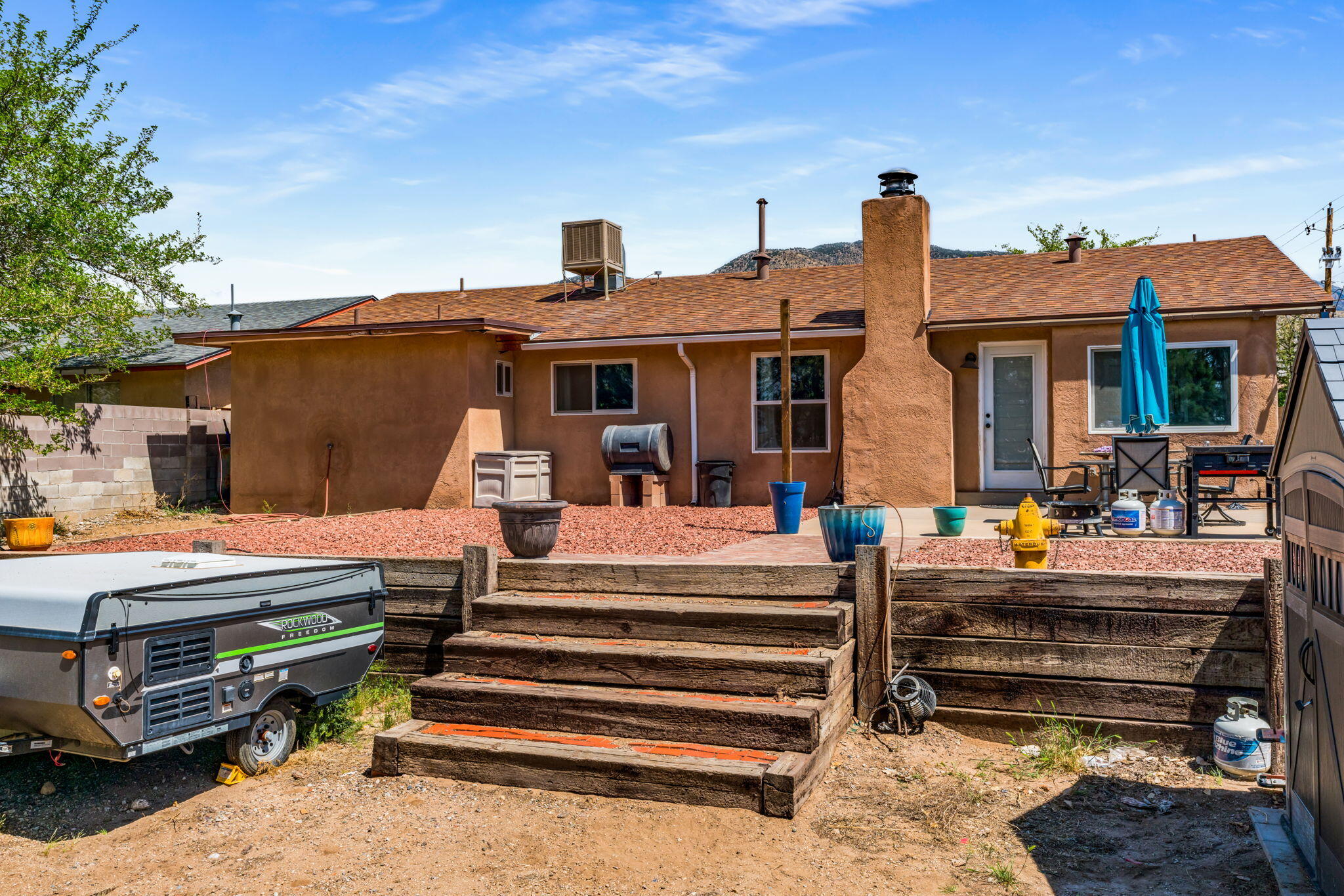 2405 Hiawatha Drive NE