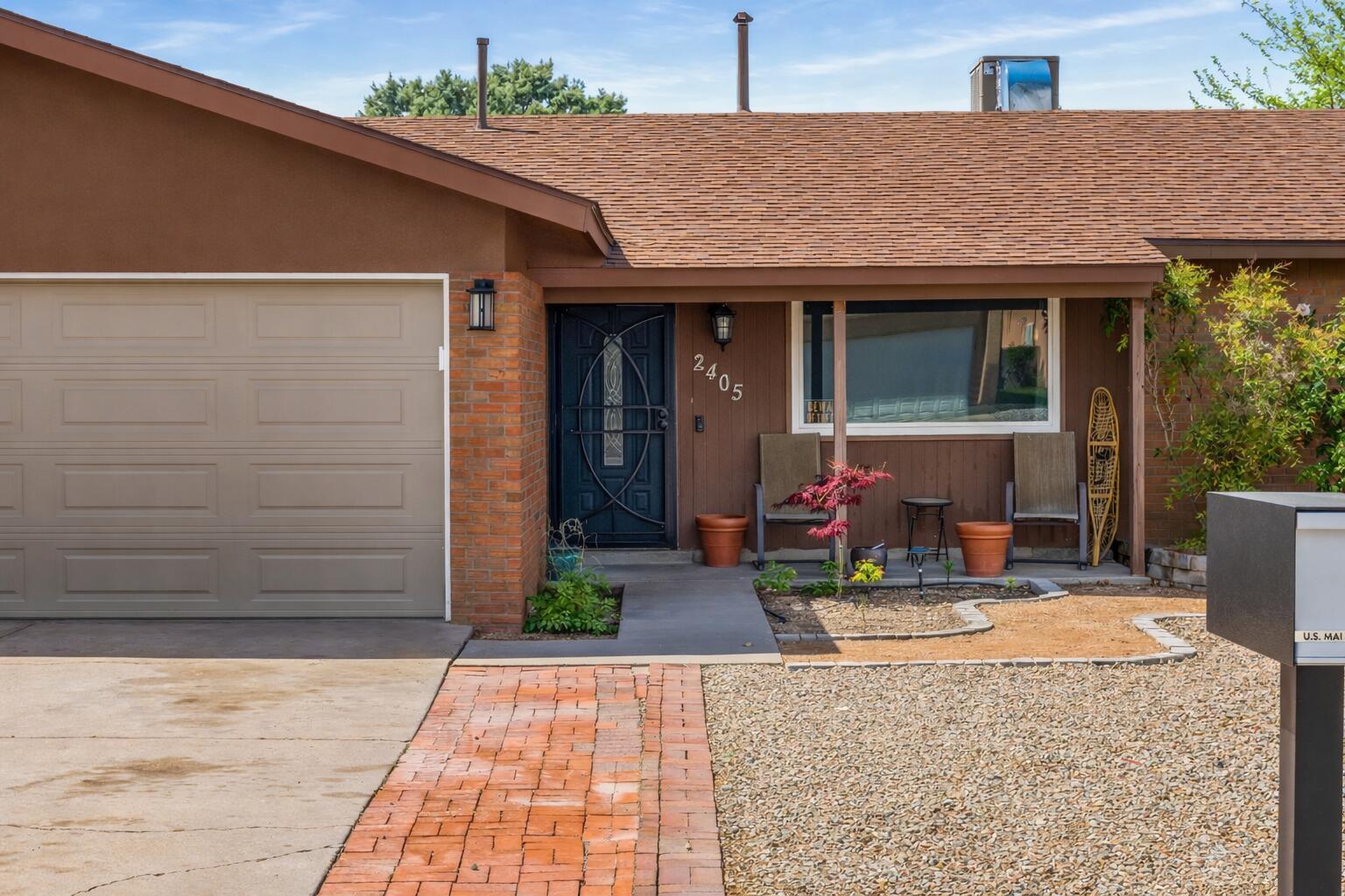 2405 Hiawatha Drive NE