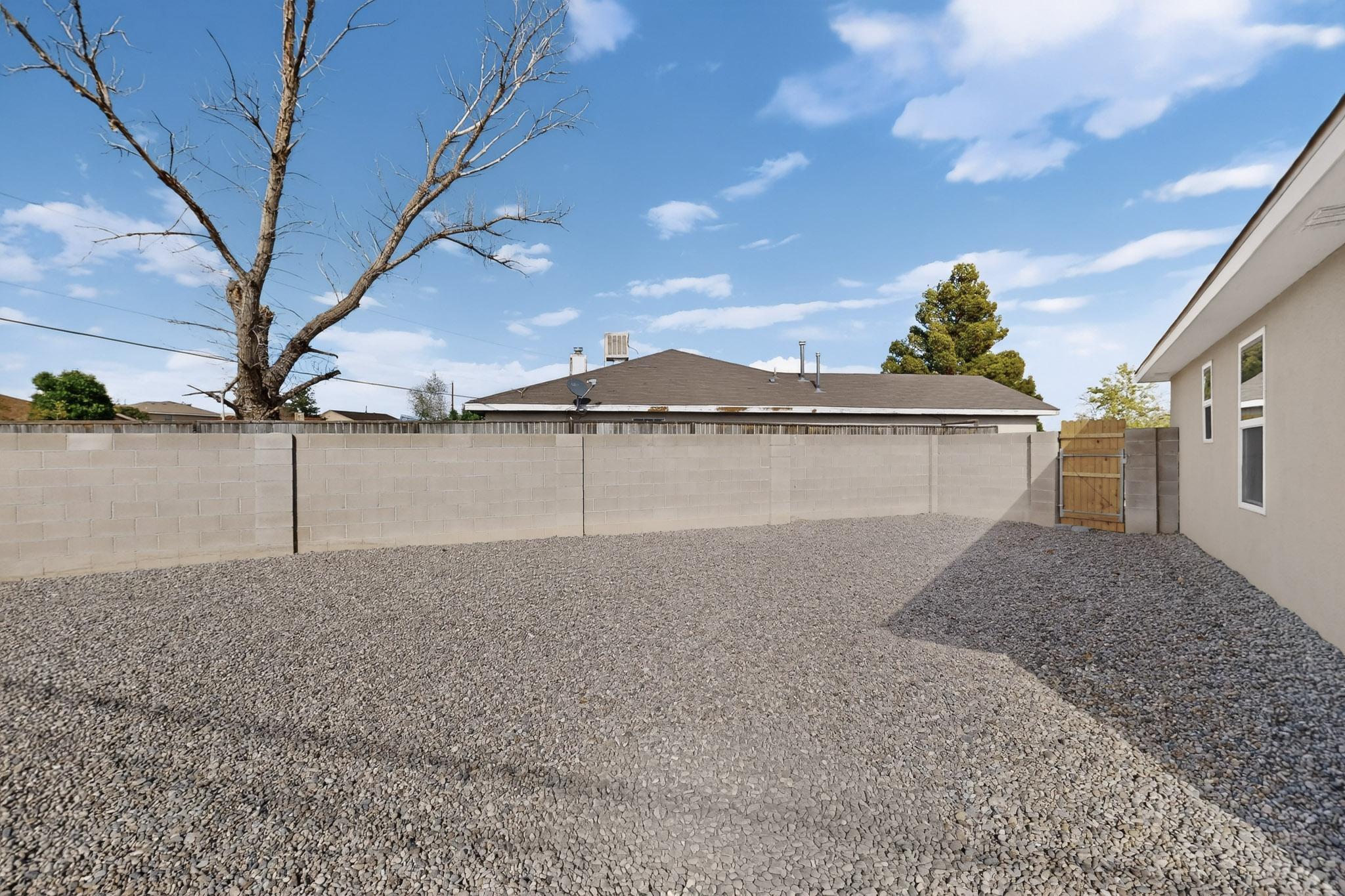 6715 Tierra Luna Court NW