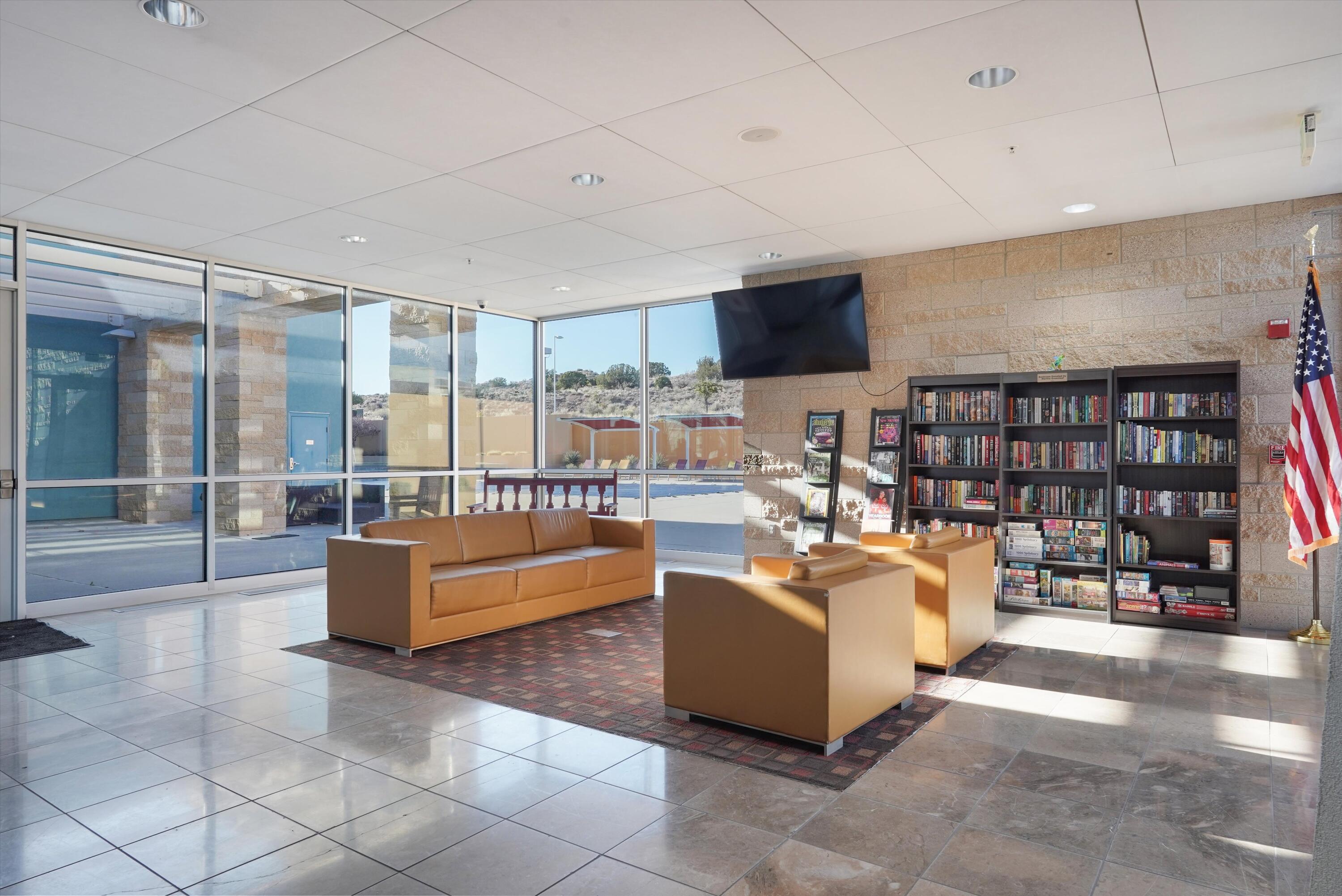 2831 Kings Canyon Loop NE