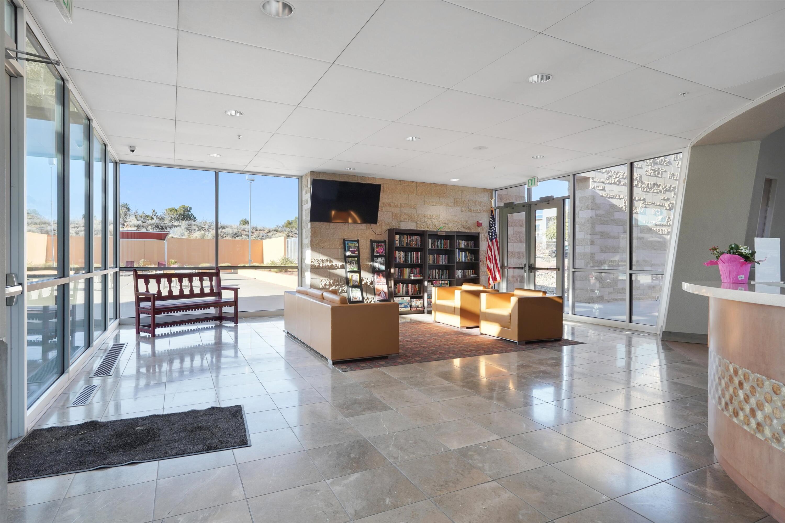 2831 Kings Canyon Loop NE