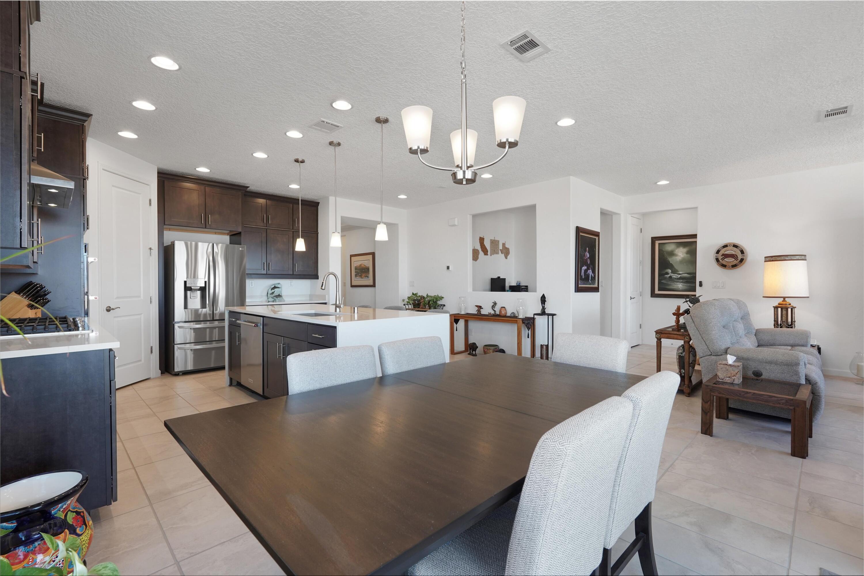 2831 Kings Canyon Loop NE