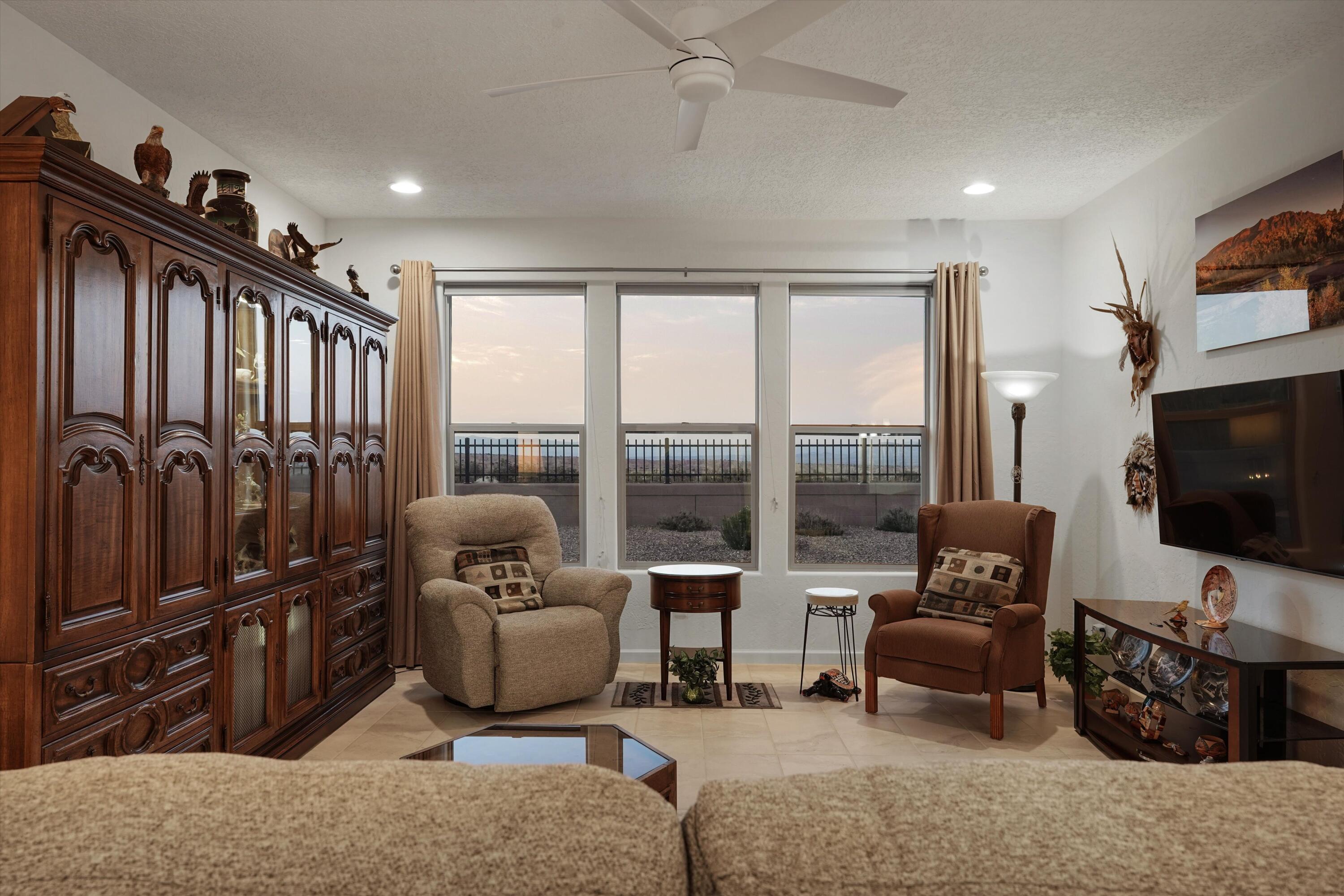 2831 Kings Canyon Loop NE