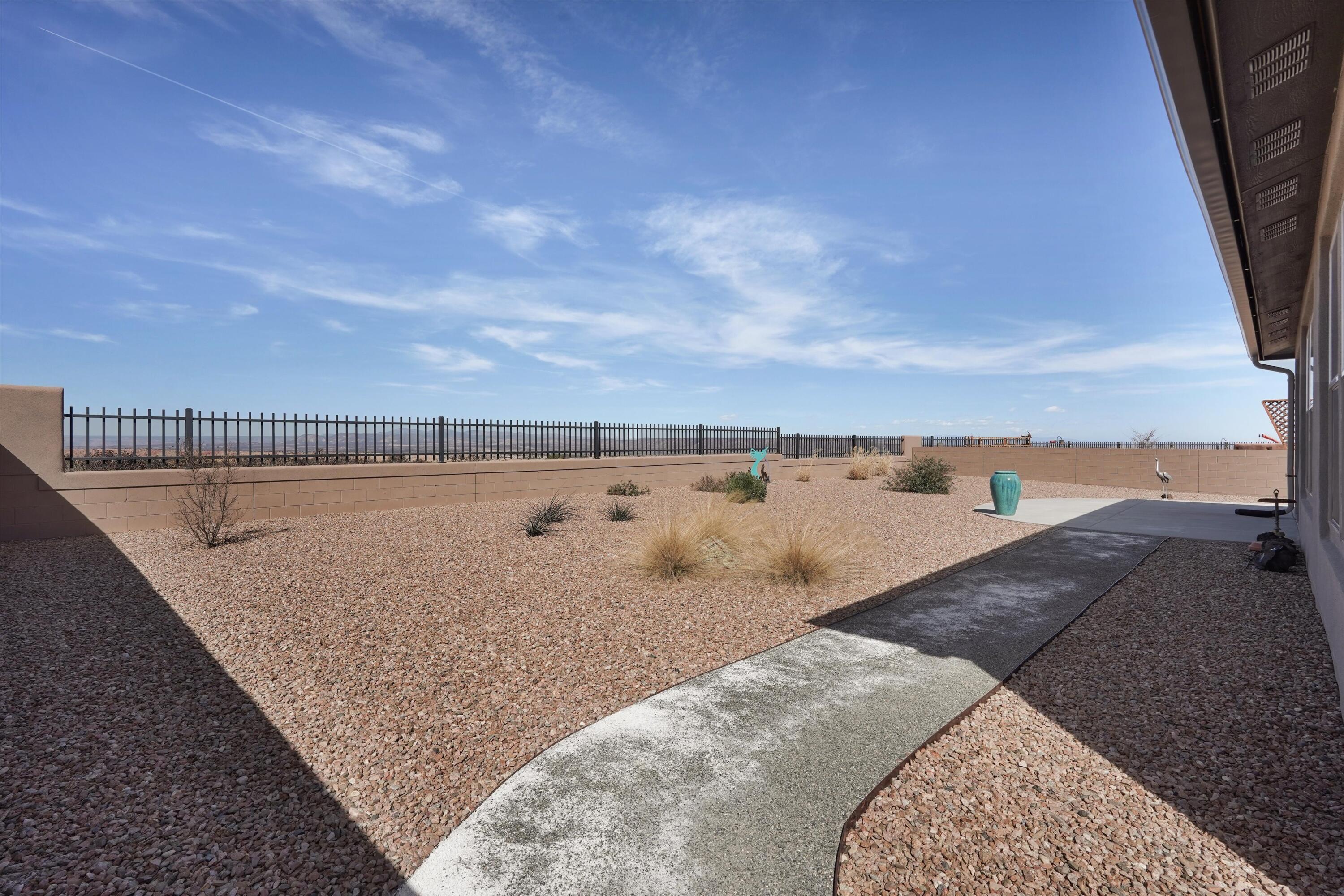 2831 Kings Canyon Loop NE