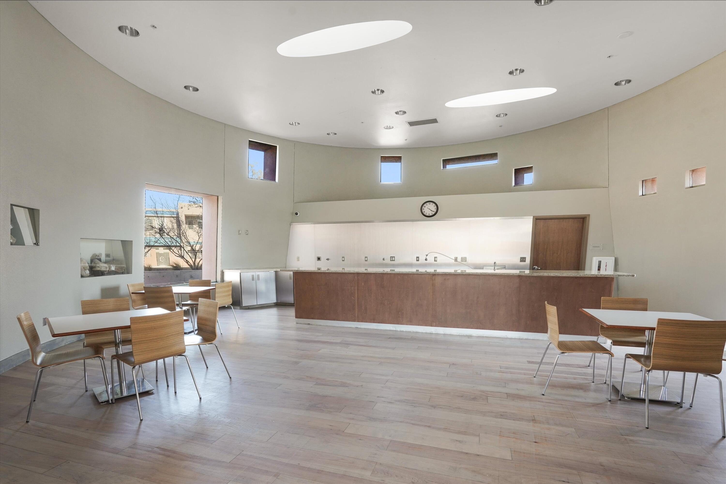 2831 Kings Canyon Loop NE