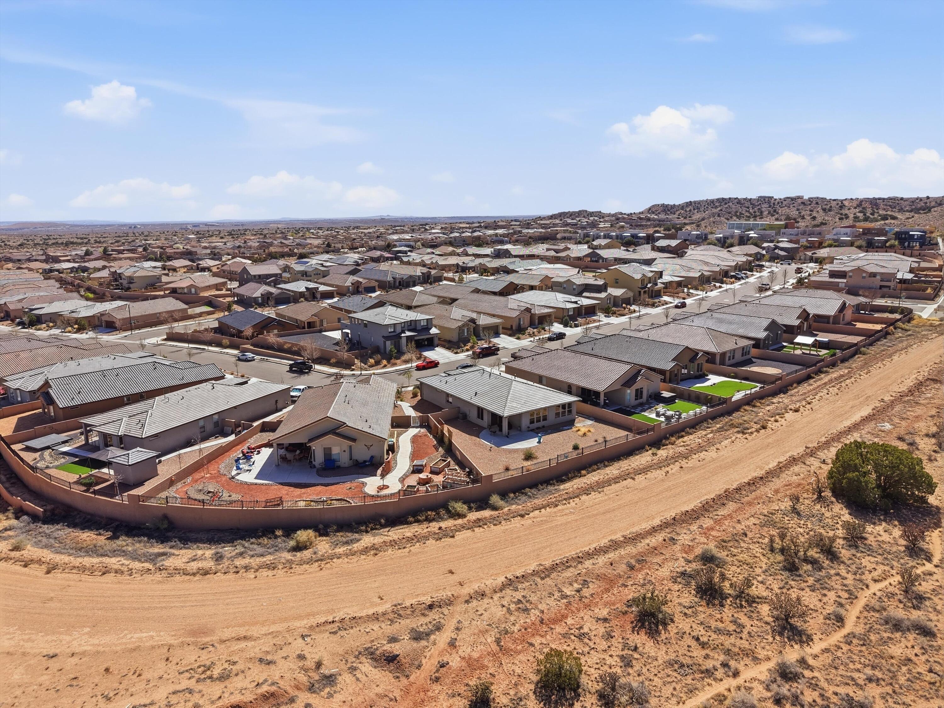 2831 Kings Canyon Loop NE