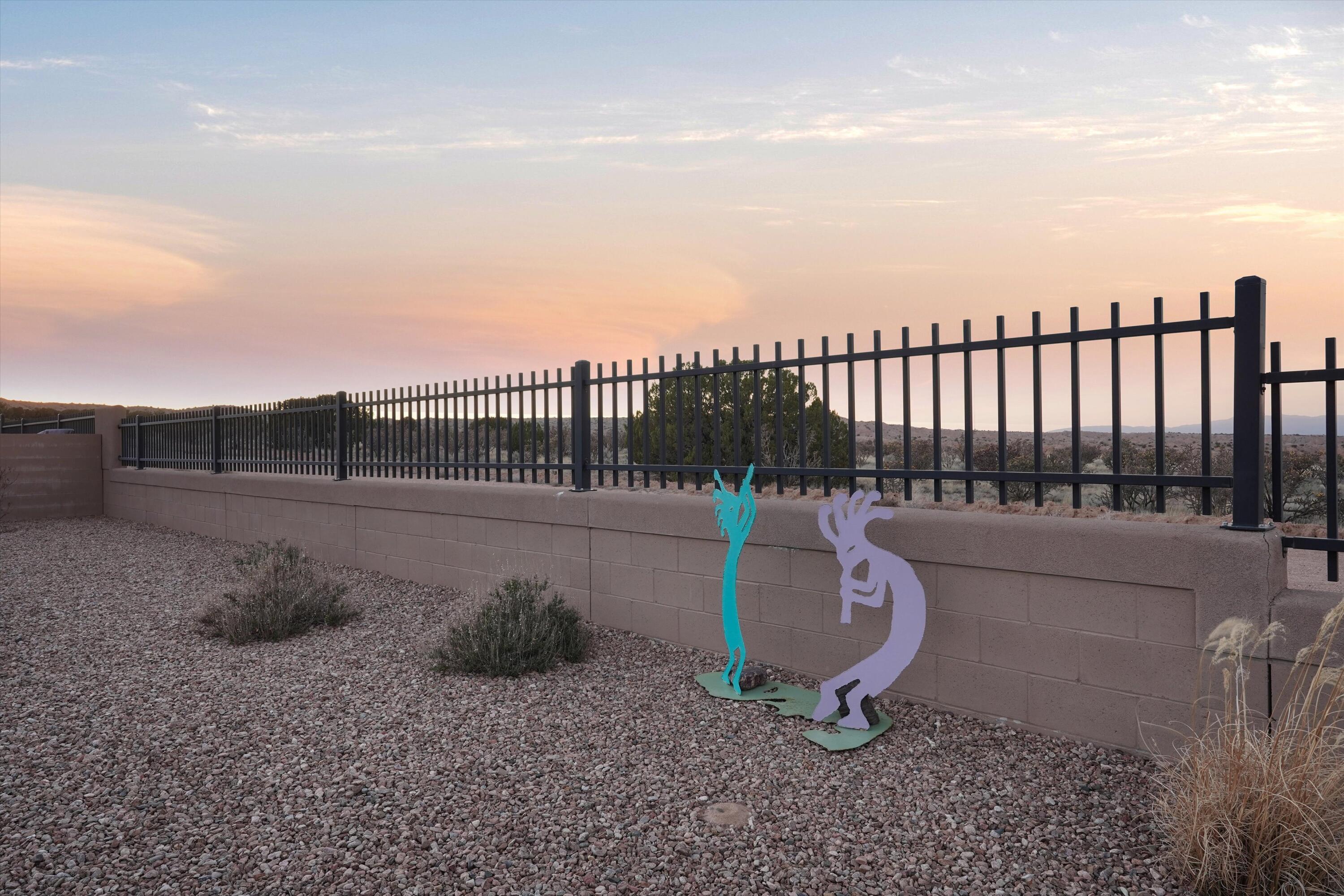 2831 Kings Canyon Loop NE