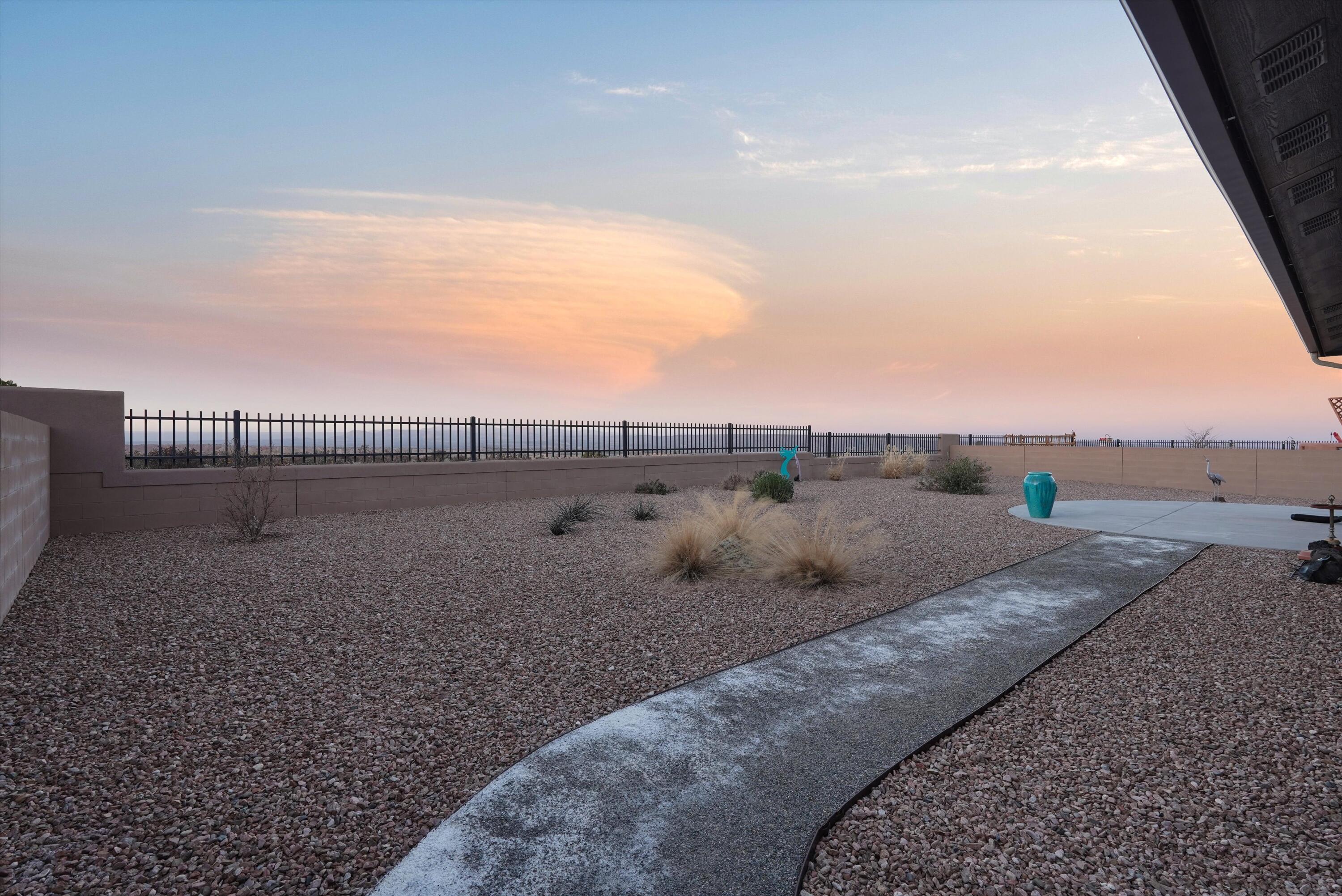 2831 Kings Canyon Loop NE