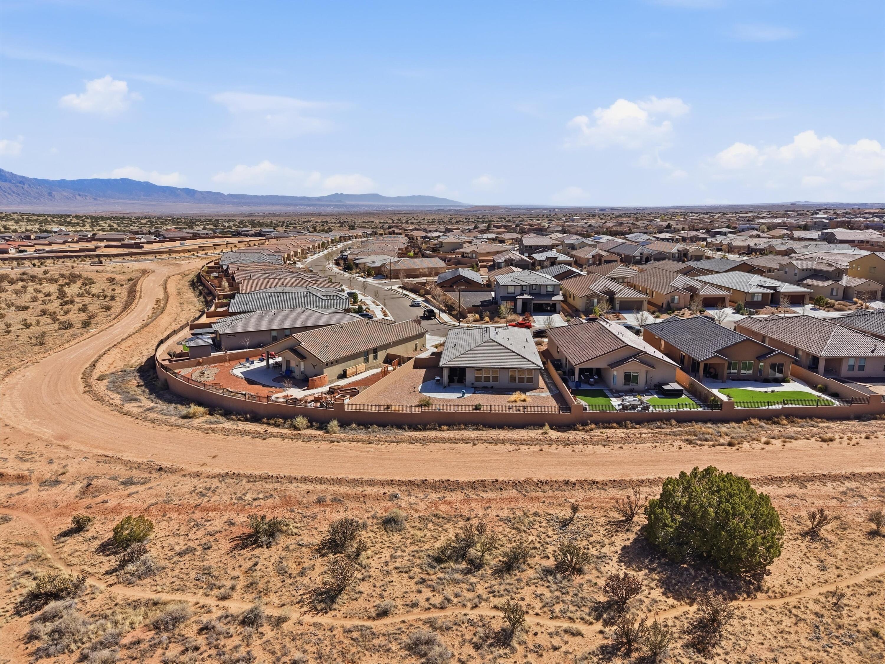 2831 Kings Canyon Loop NE