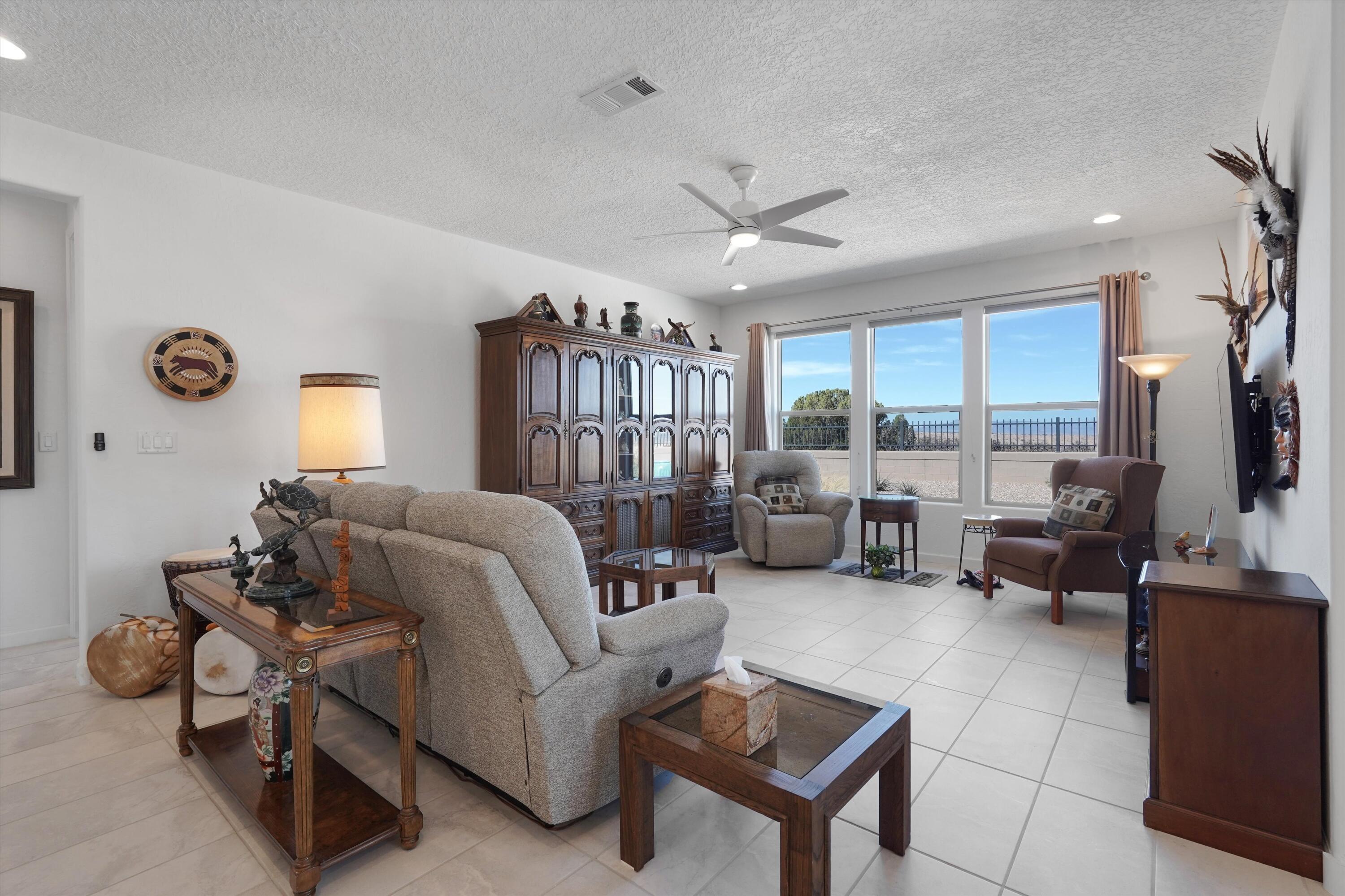 2831 Kings Canyon Loop NE