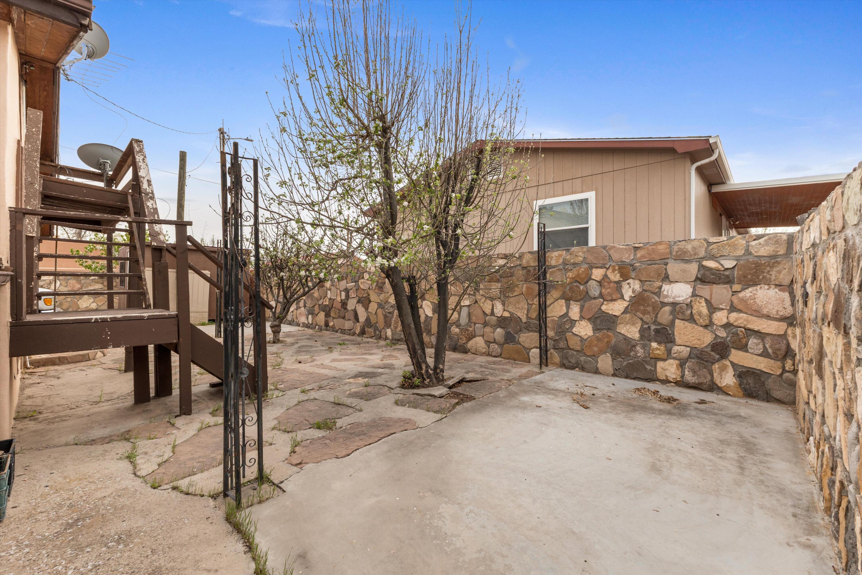 116 N Coronado Avenue