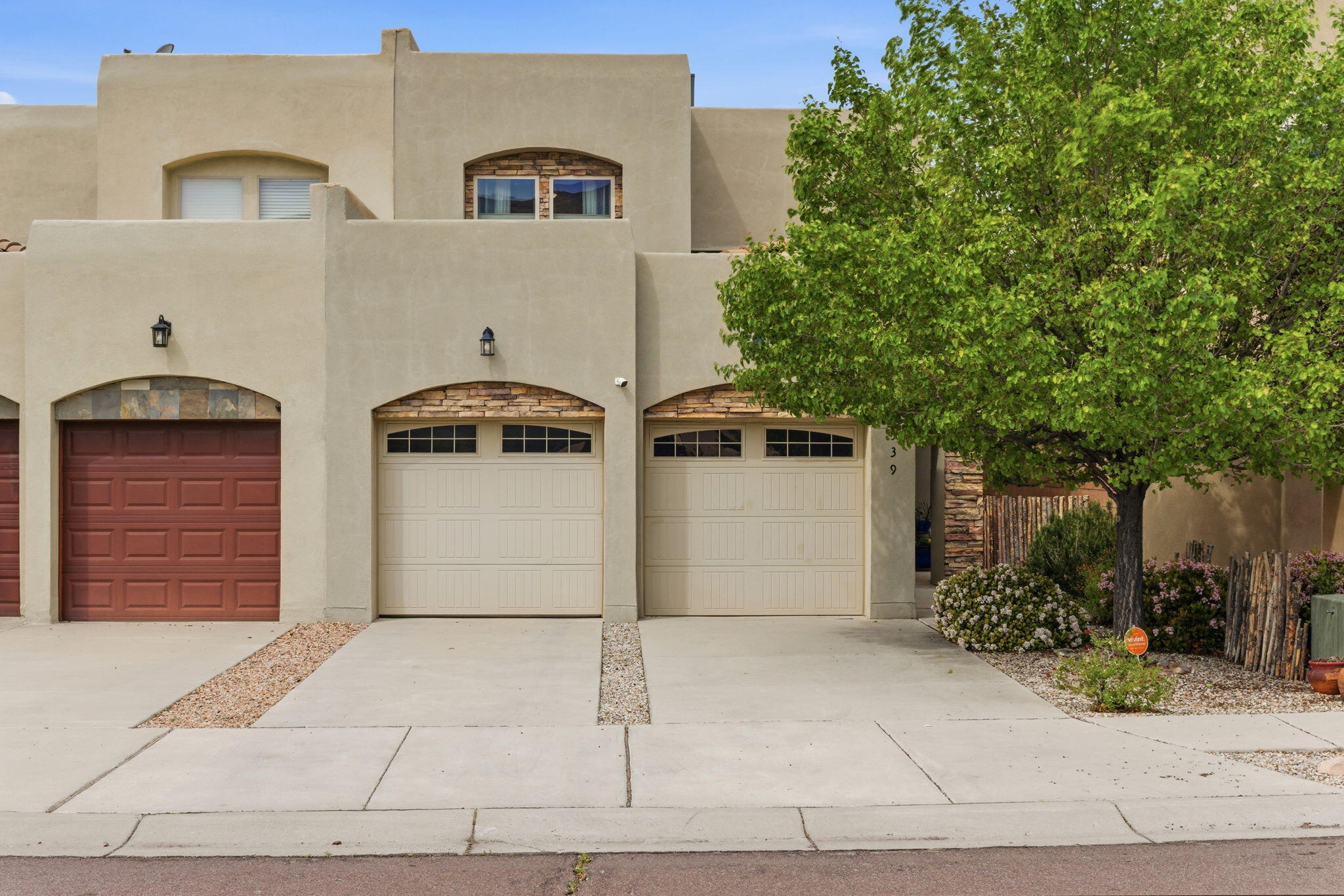 539 Avital Drive NE