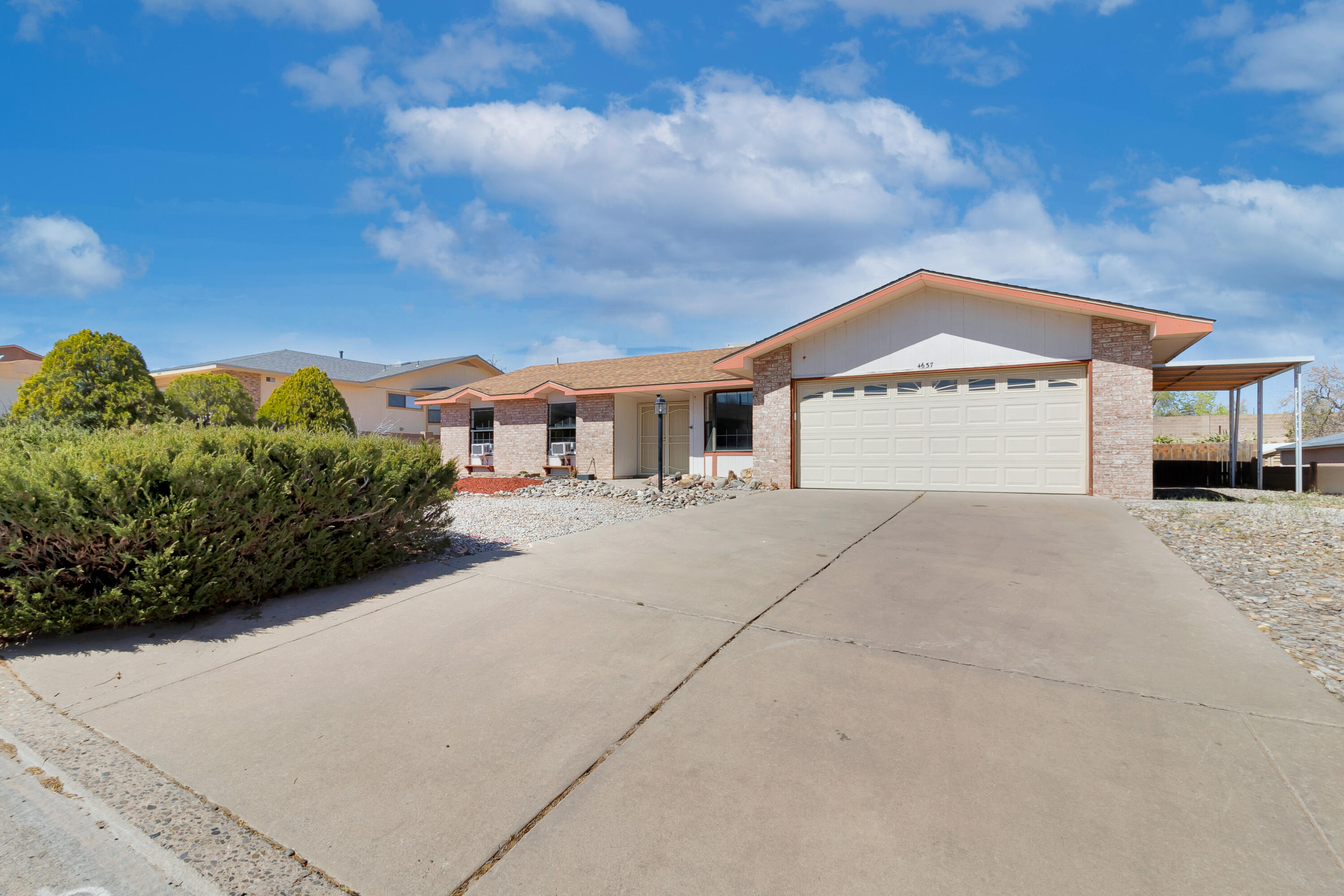 4637 Quartz Drive NE