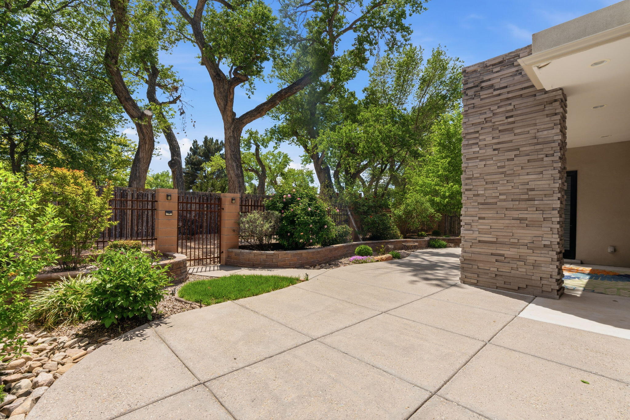 2700 Puerta Del Bosque Lane