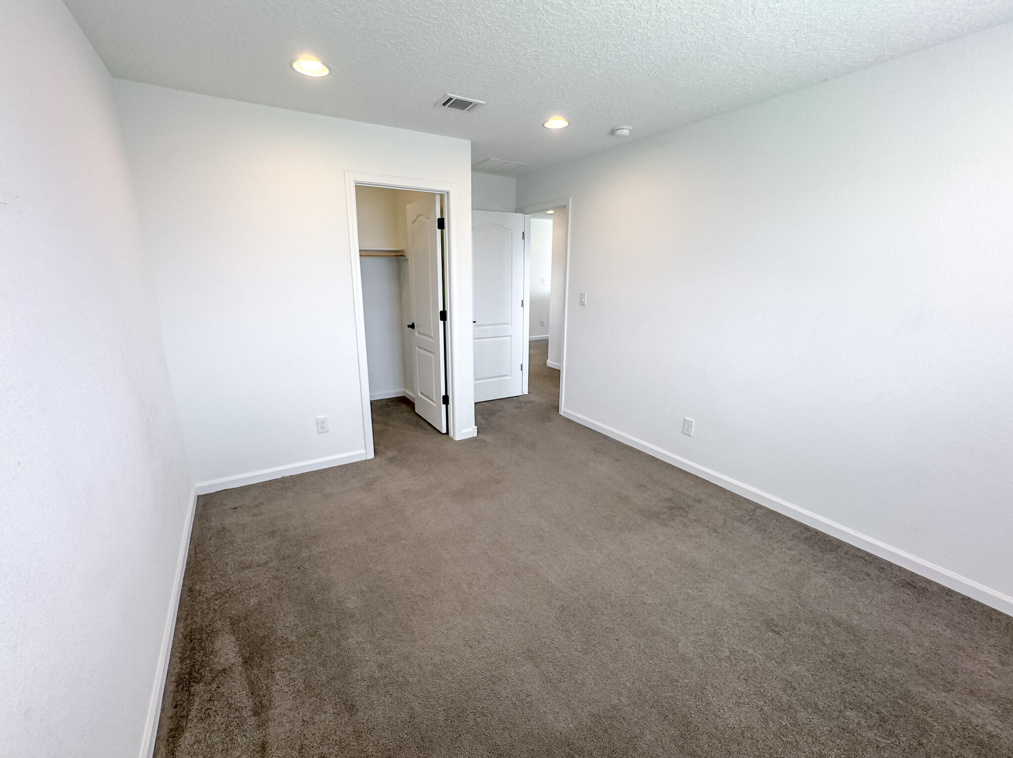 2826 Kings Canyon Loop NE