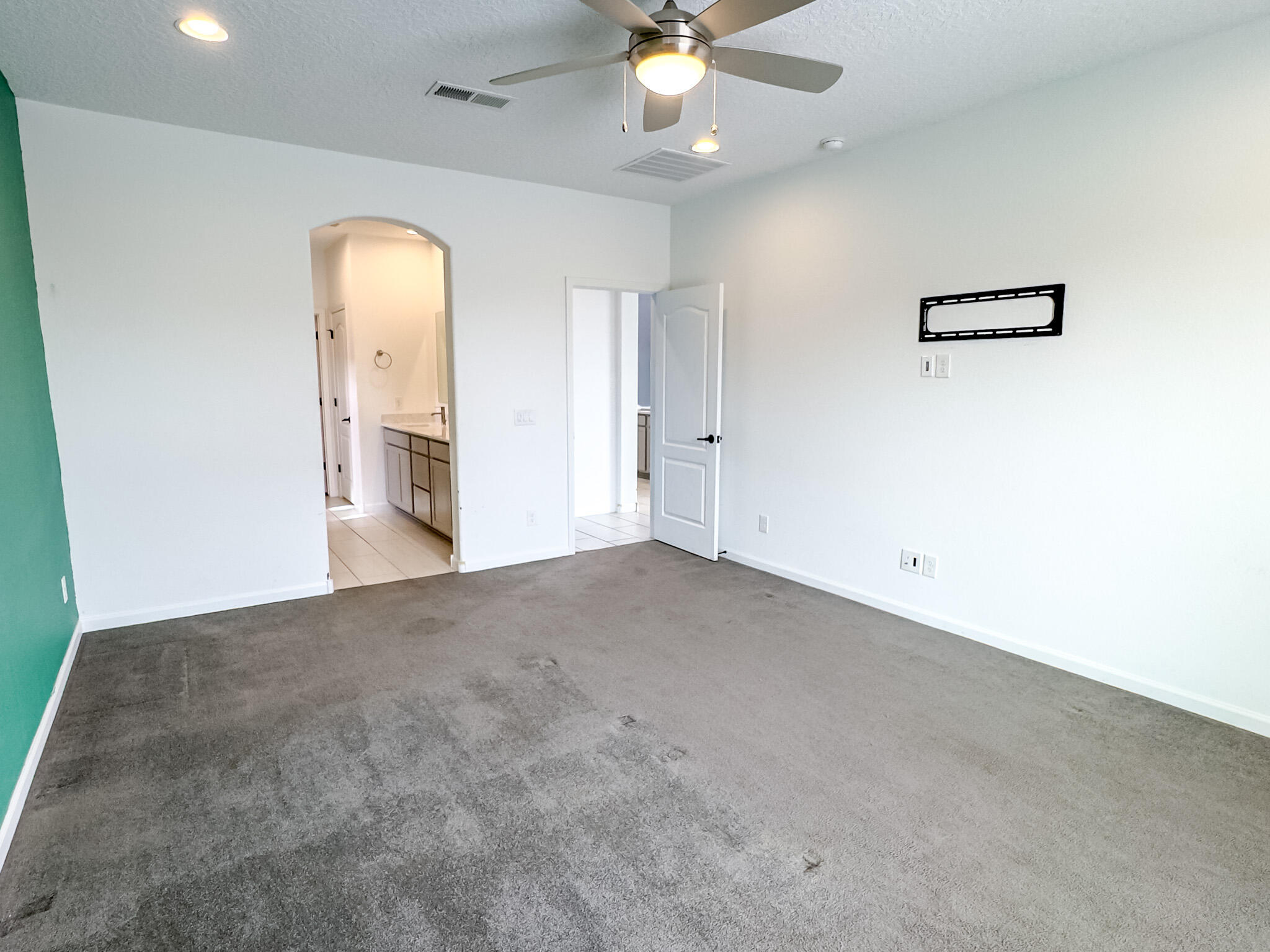 2826 Kings Canyon Loop NE
