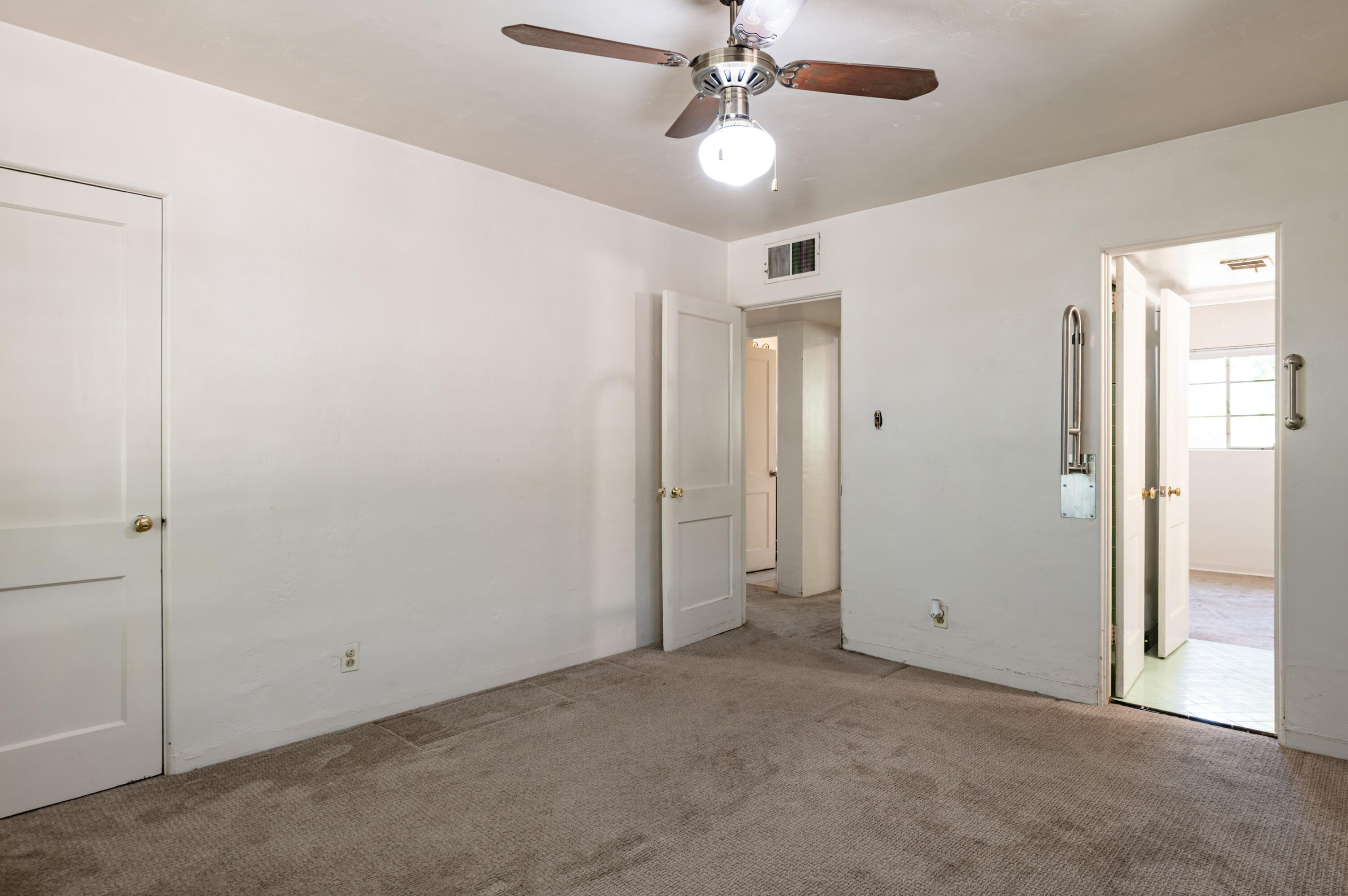 5906 Princess Jeanne Avenue NE