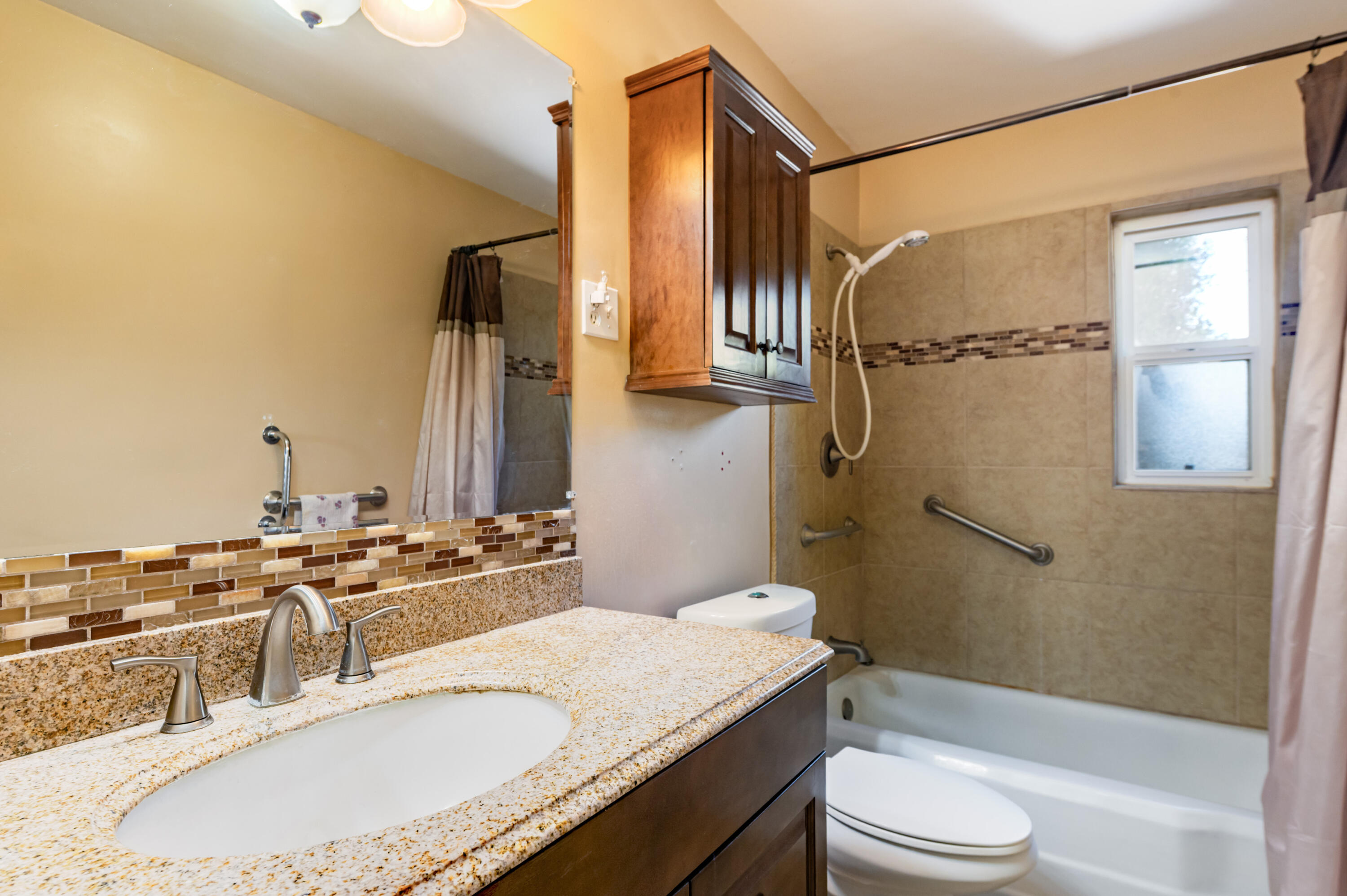 5906 Princess Jeanne Avenue NE