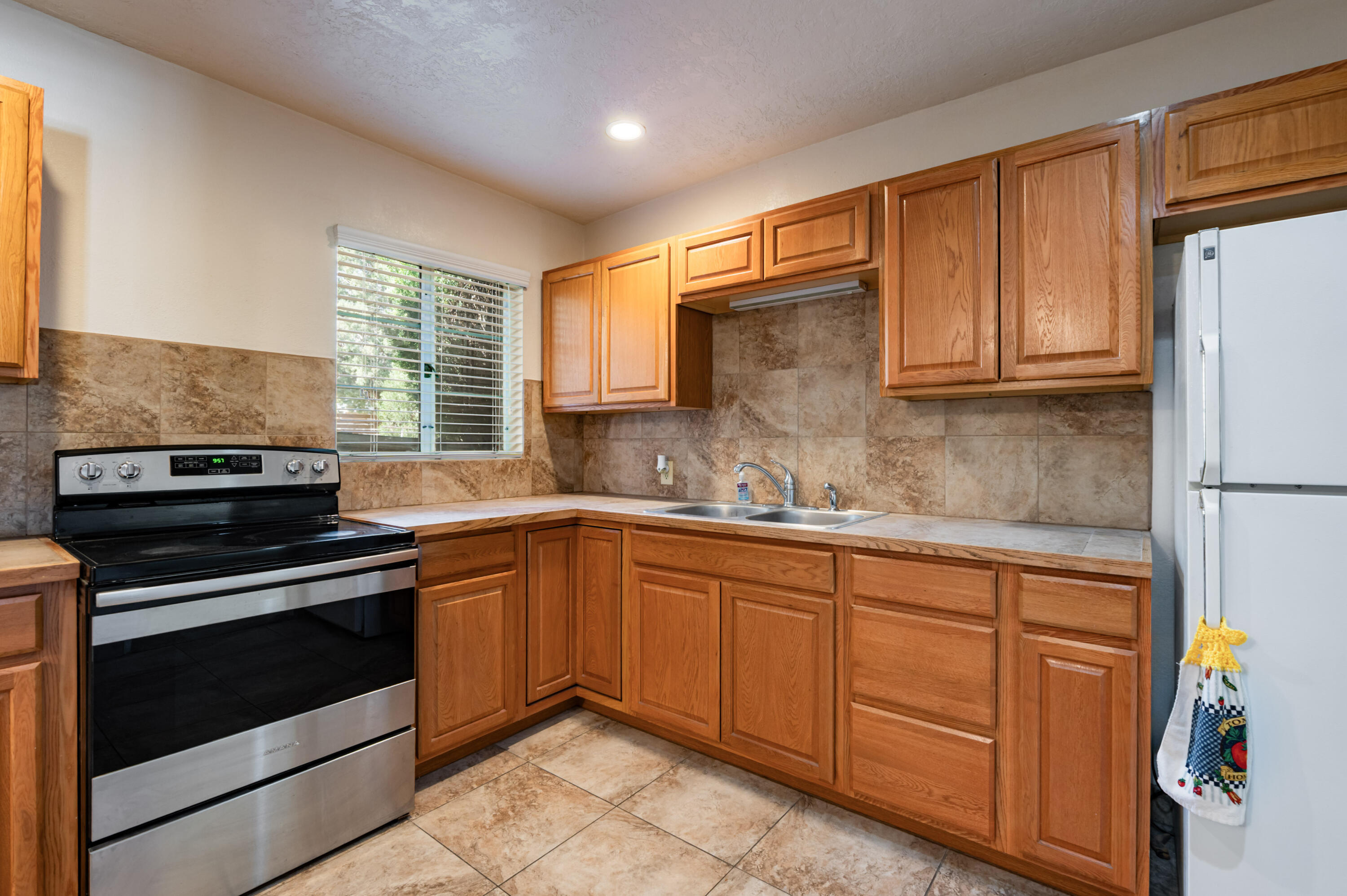 5906 Princess Jeanne Avenue NE
