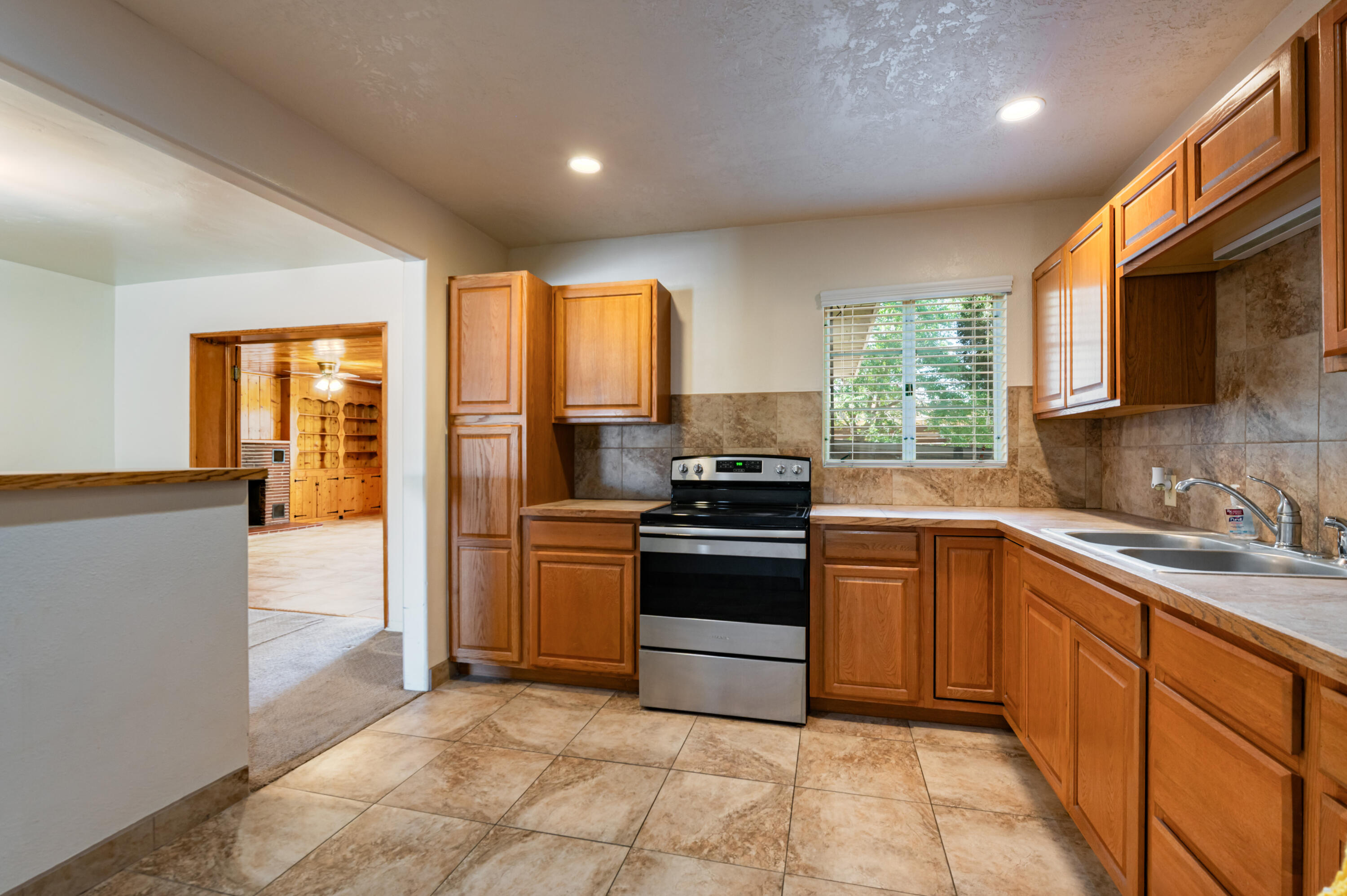 5906 Princess Jeanne Avenue NE