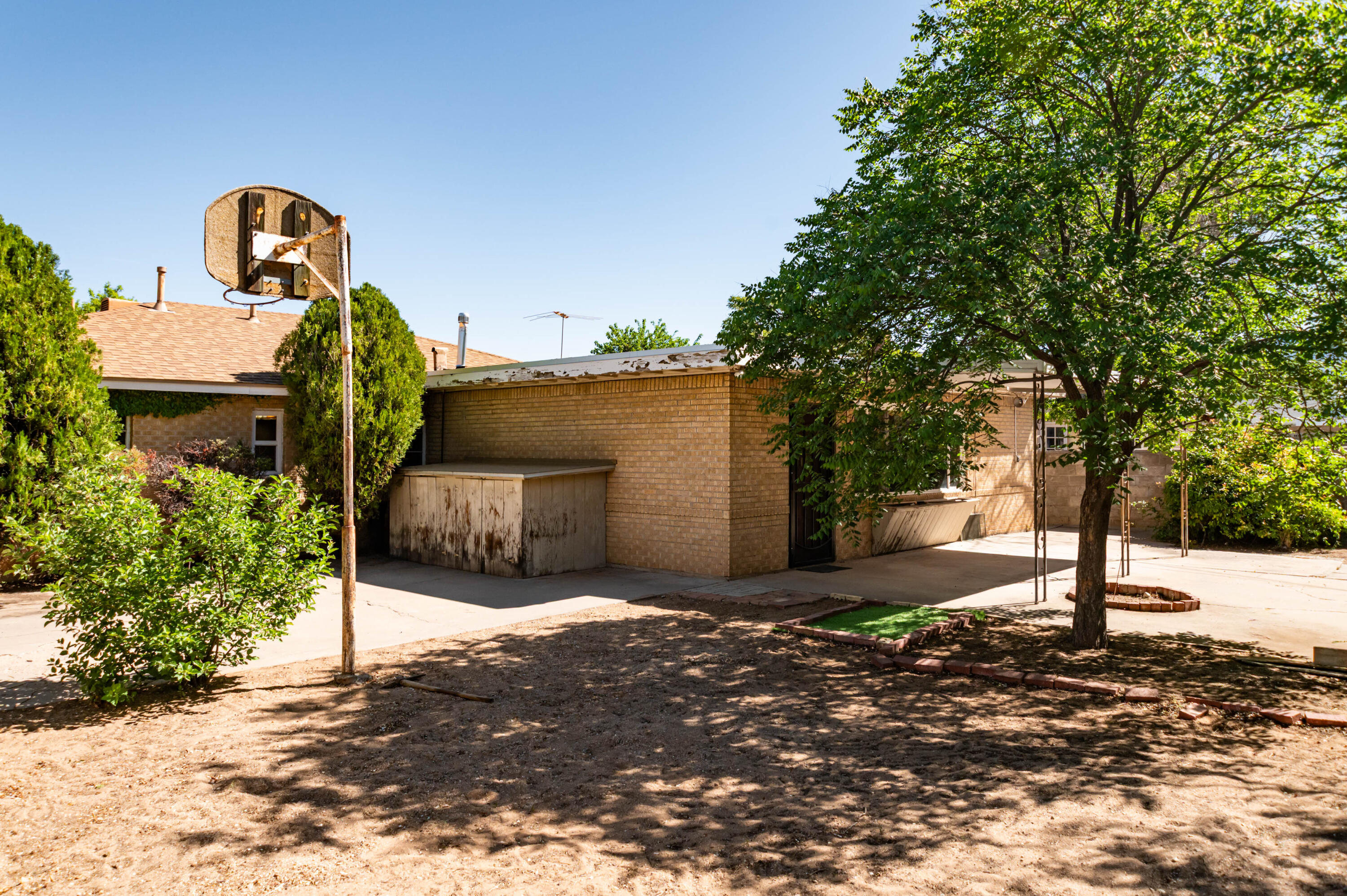 5906 Princess Jeanne Avenue NE