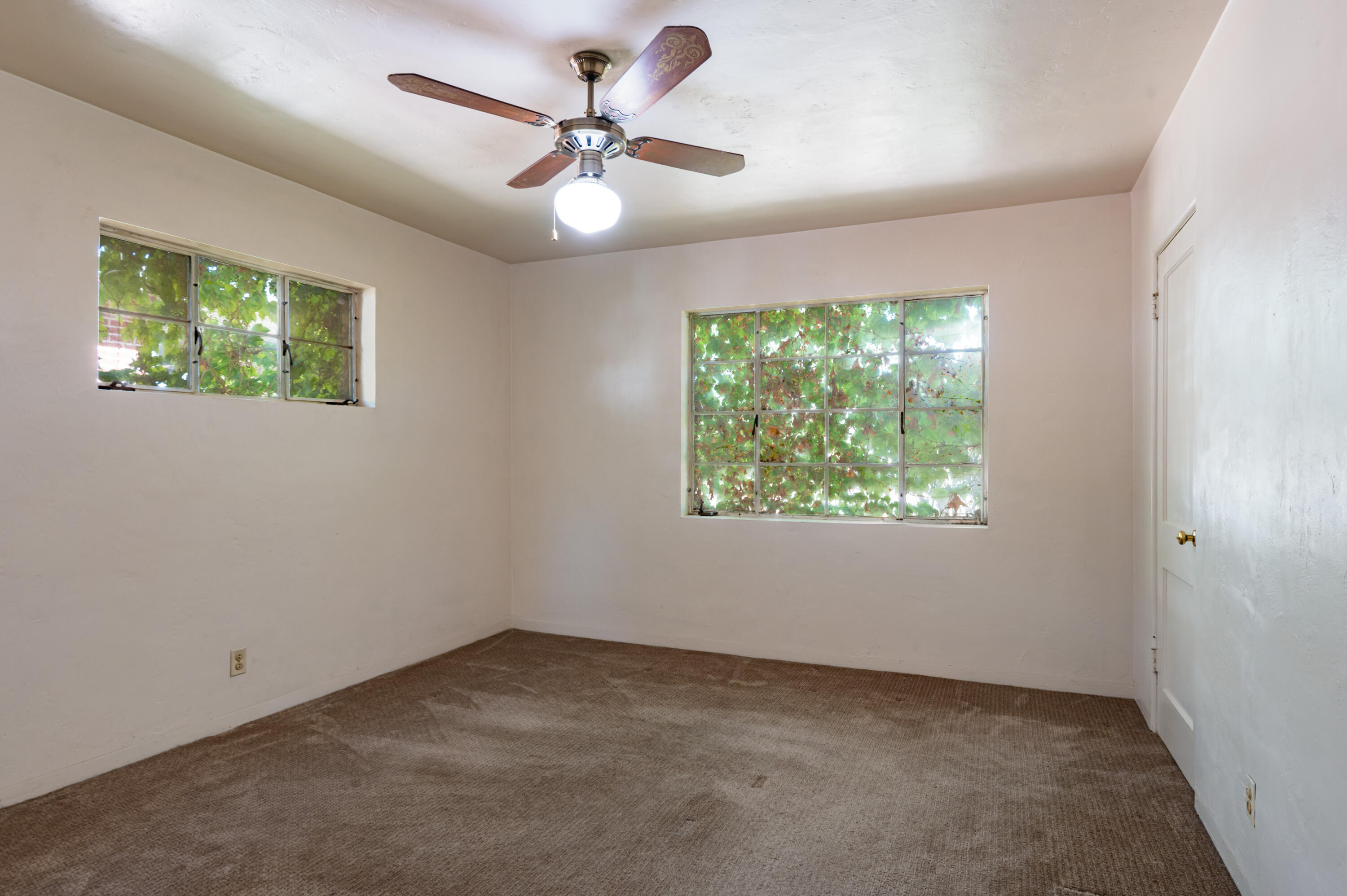 5906 Princess Jeanne Avenue NE
