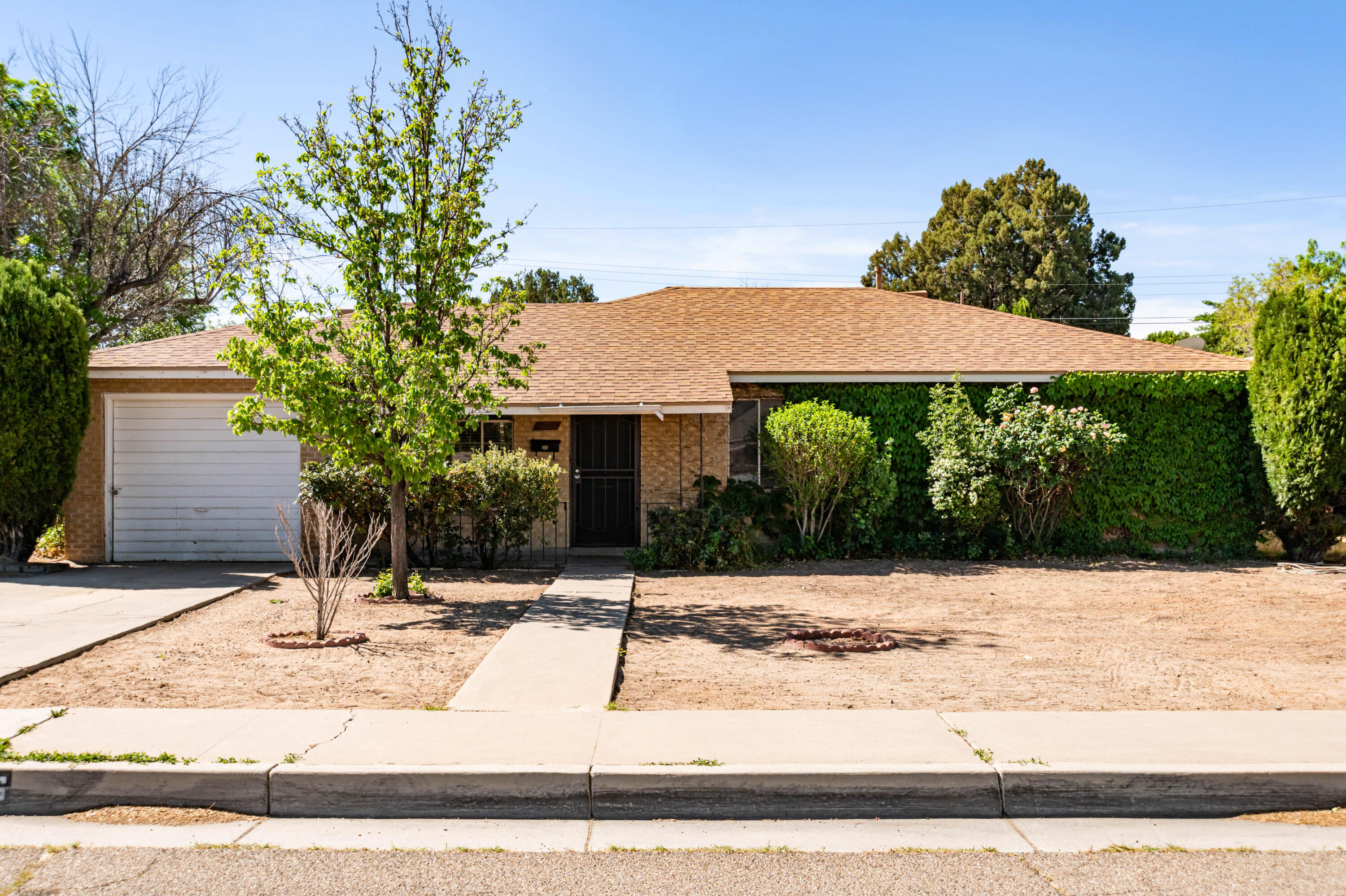 5906 Princess Jeanne Avenue NE