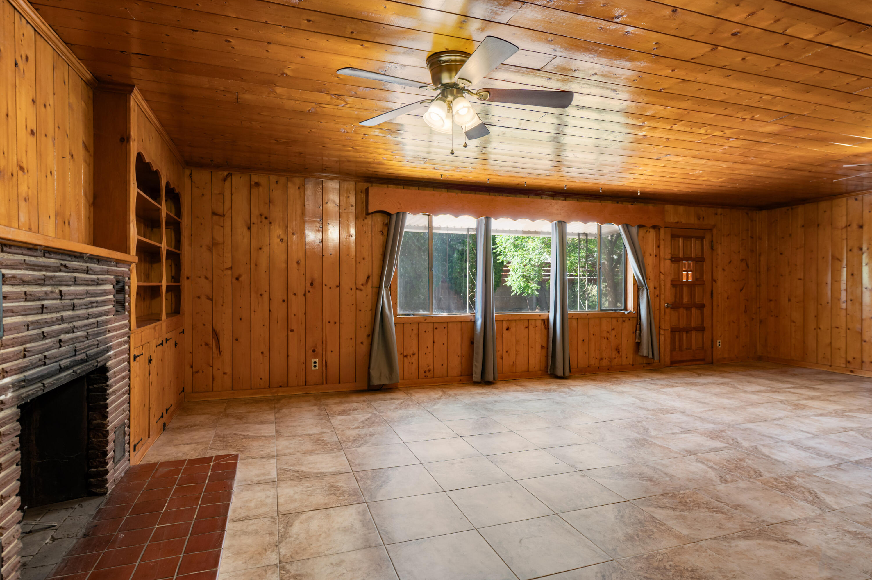 5906 Princess Jeanne Avenue NE