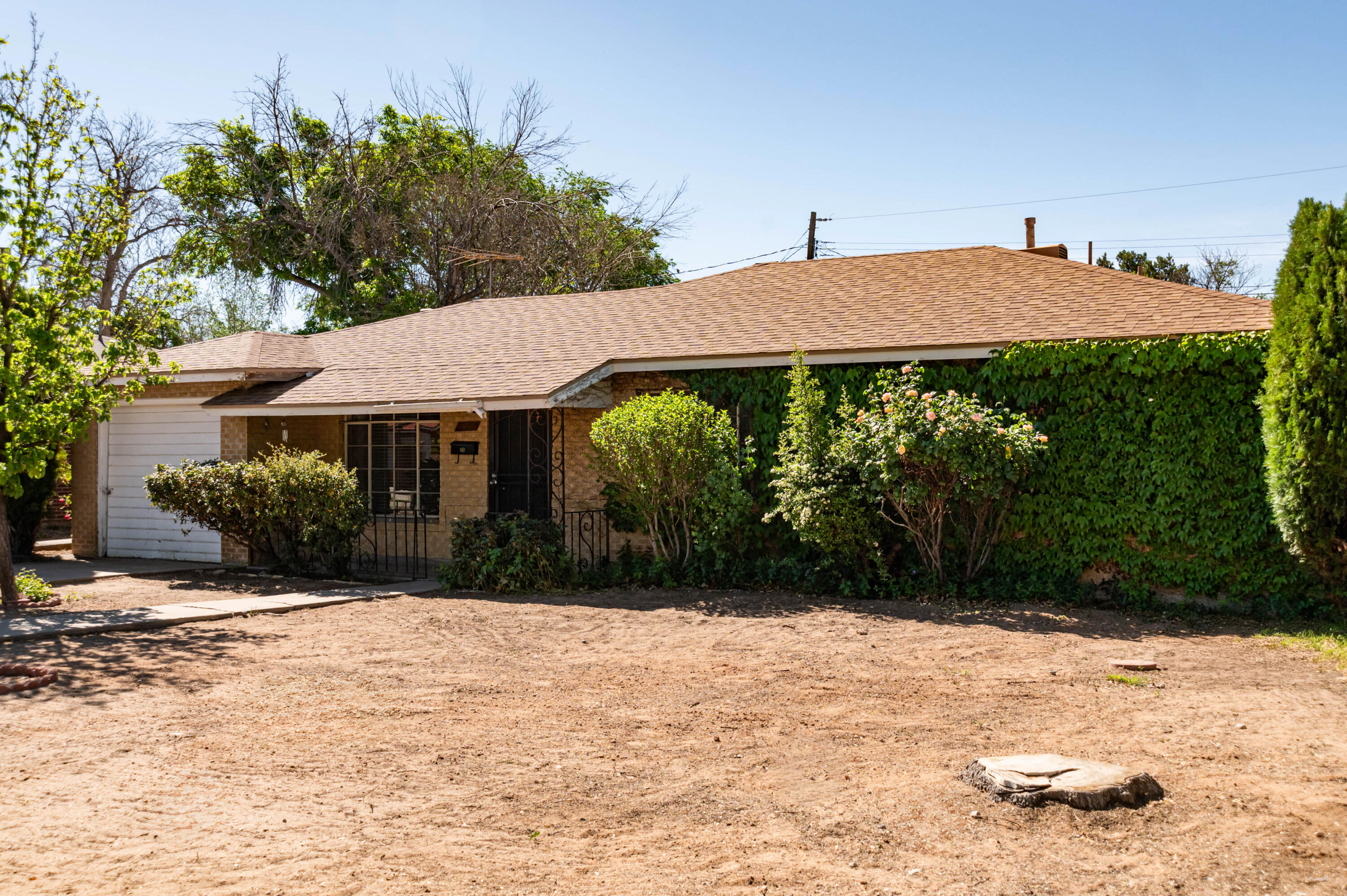 5906 Princess Jeanne Avenue NE