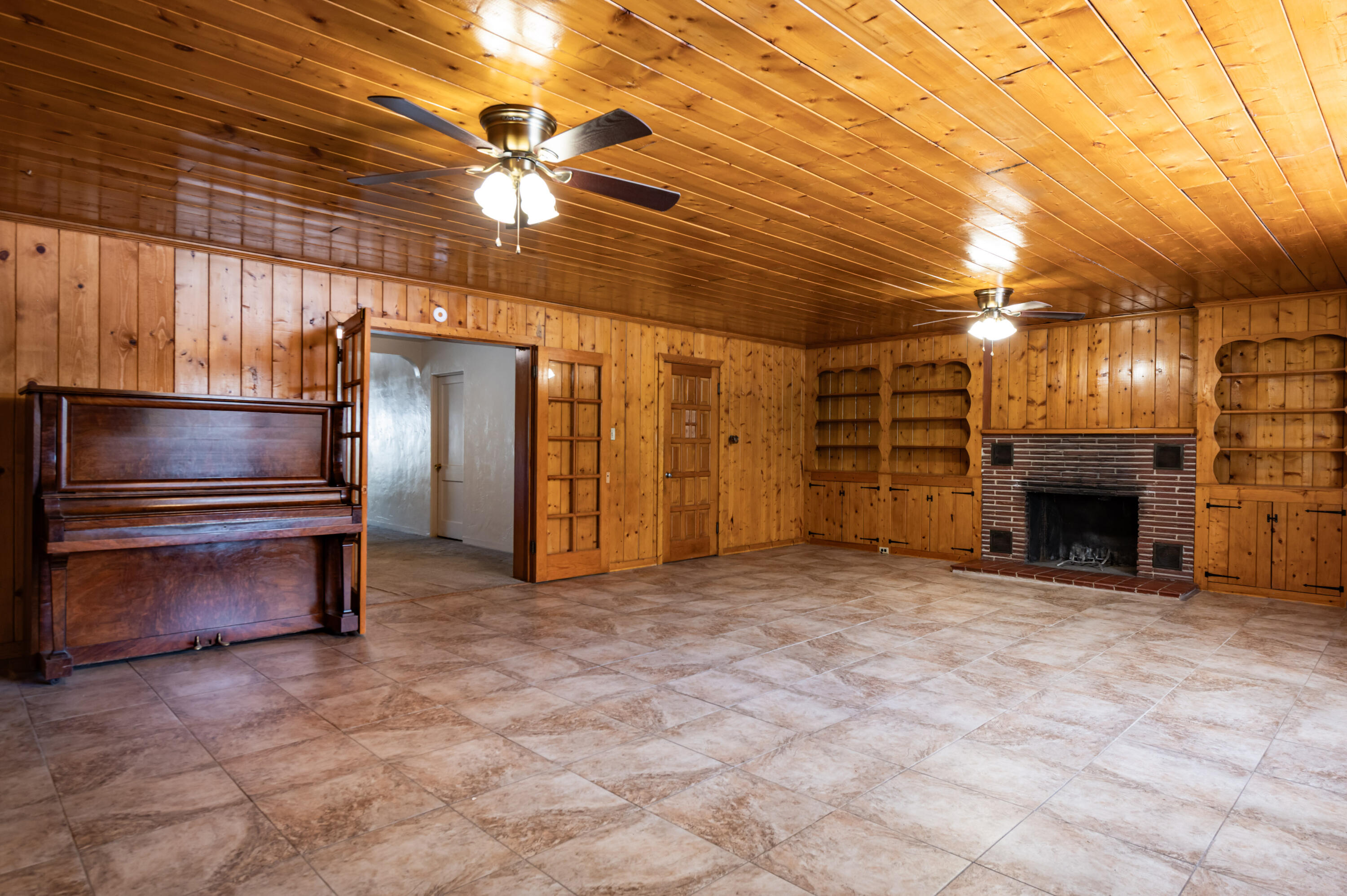 5906 Princess Jeanne Avenue NE