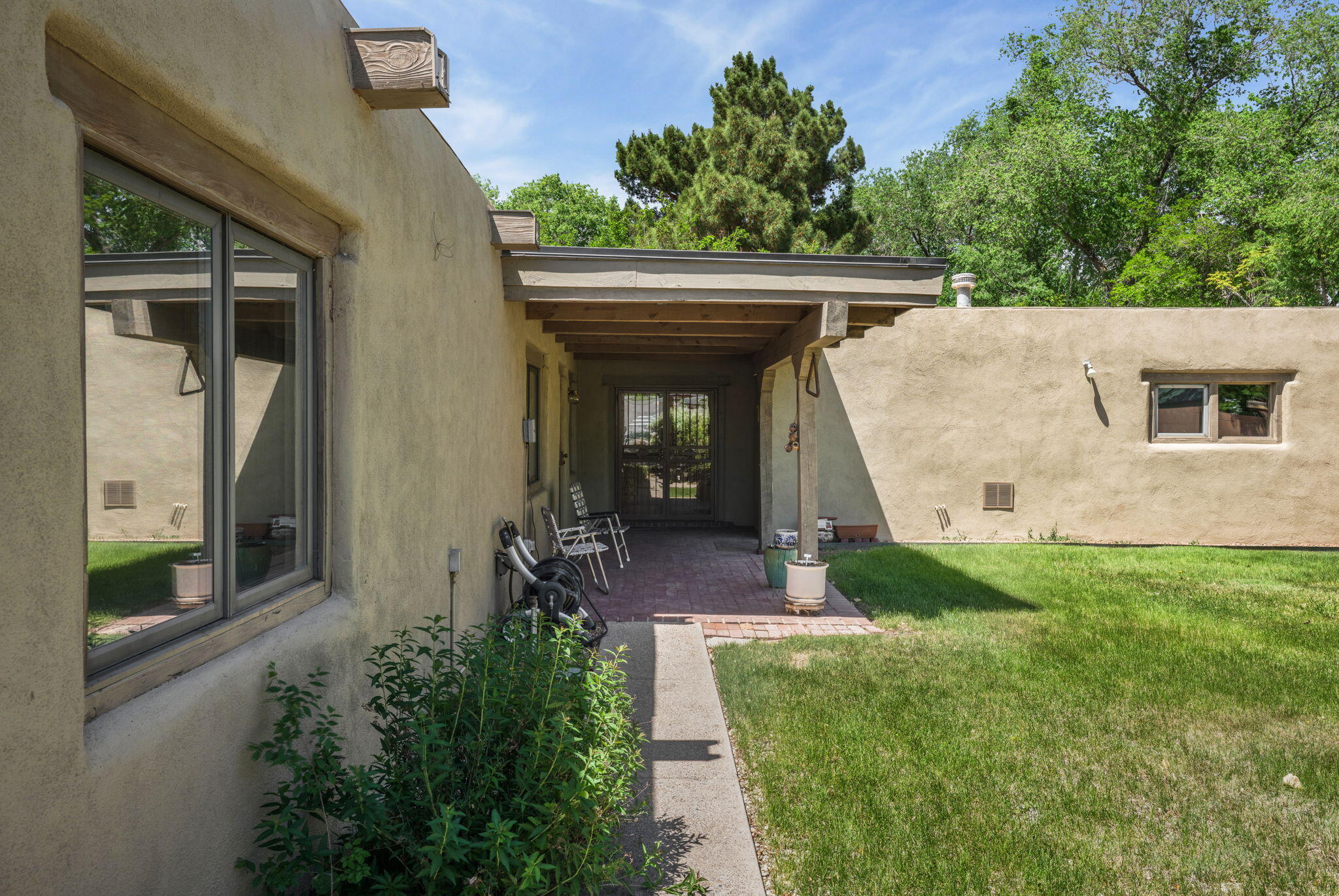 1029 Los Arboles Avenue NW