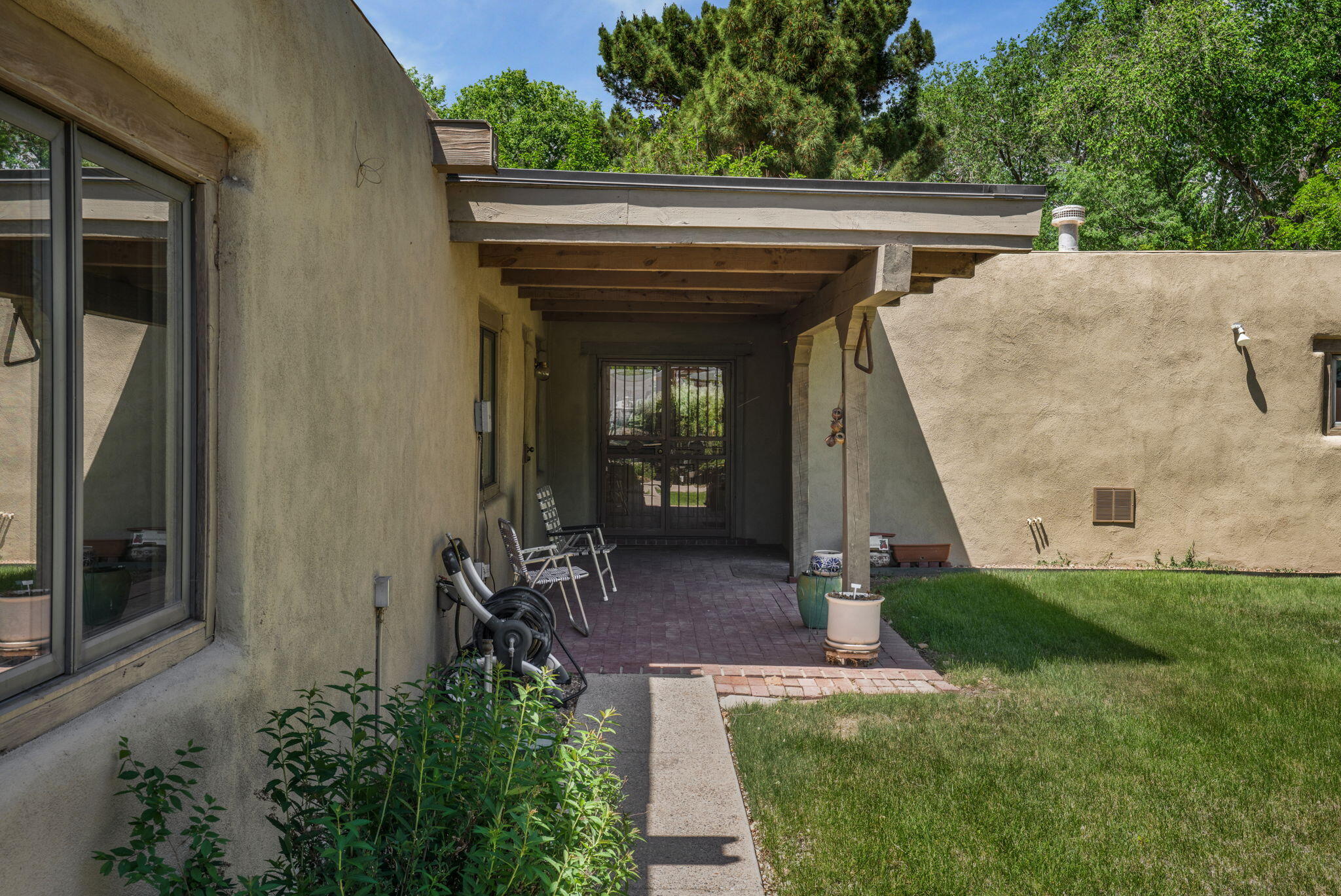 1029 Los Arboles Avenue NW