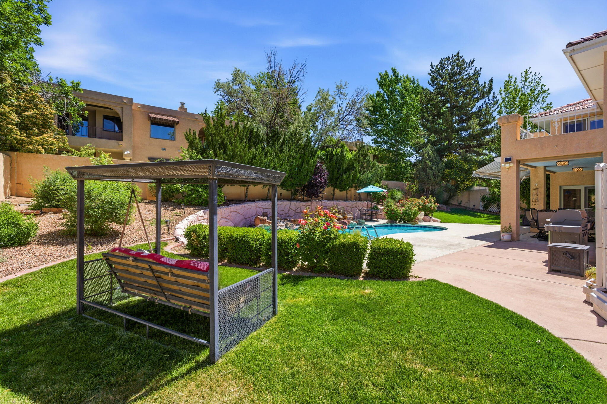 11109 Country Club NE