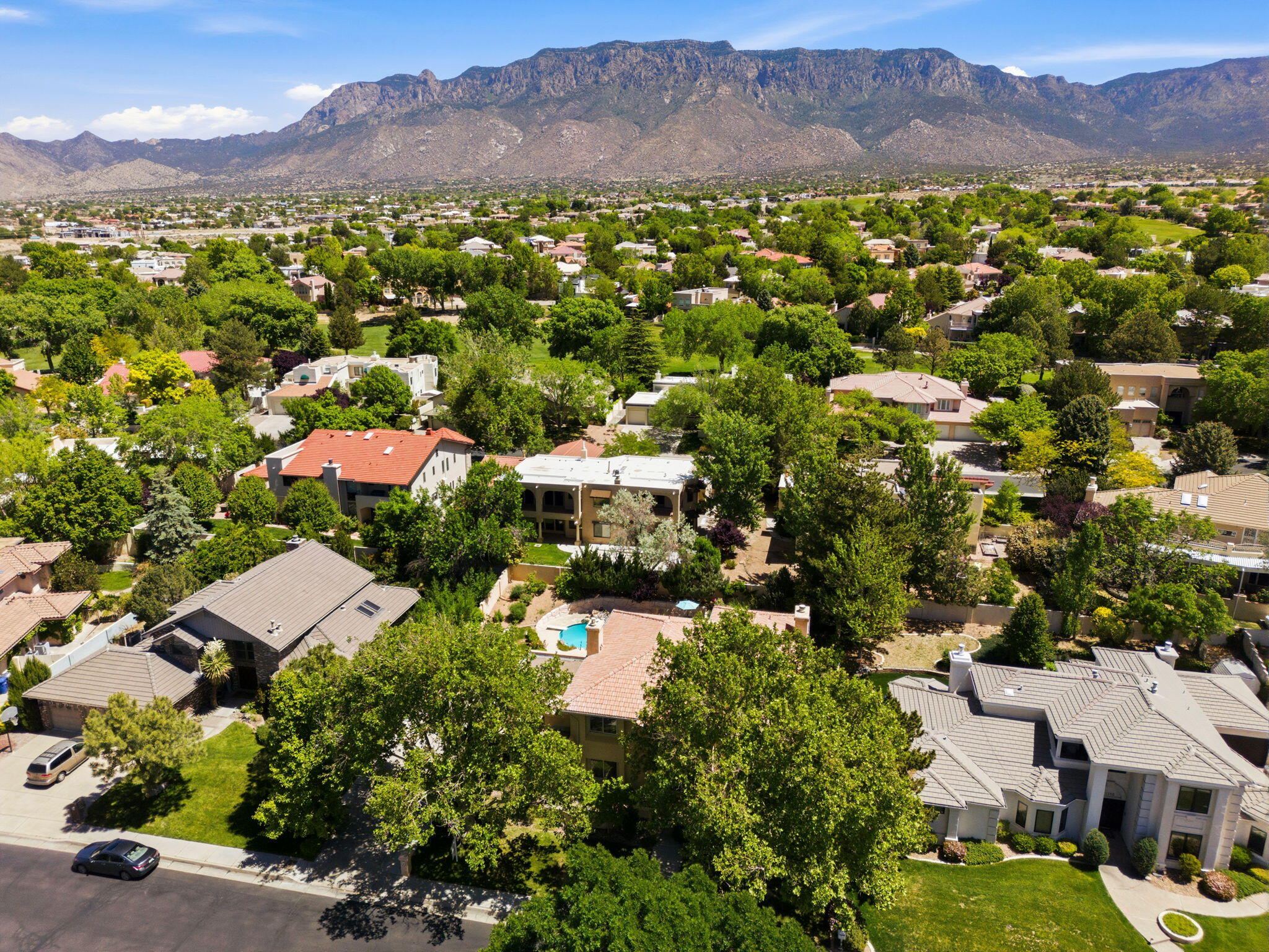 11109 Country Club NE