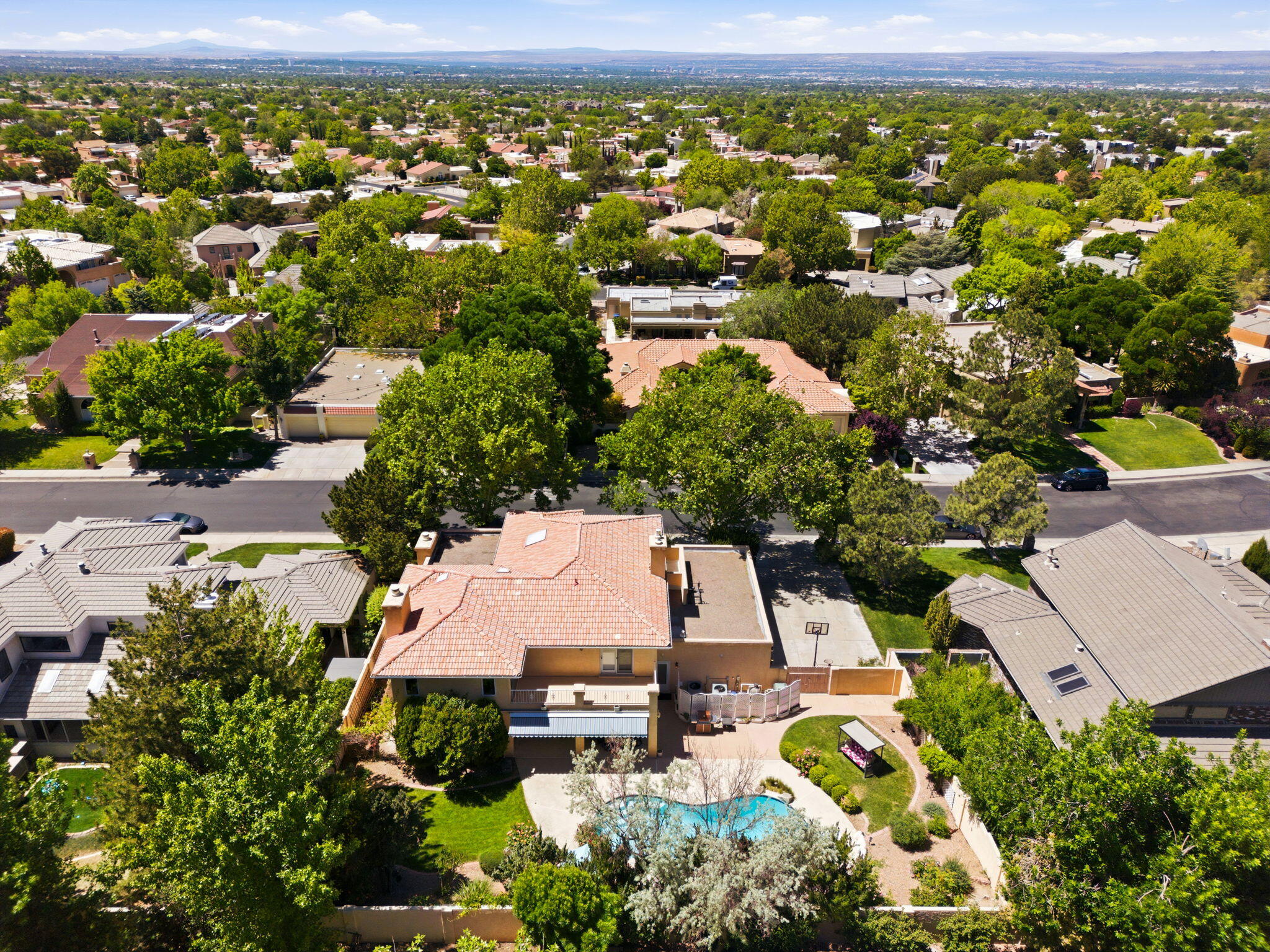 11109 Country Club NE