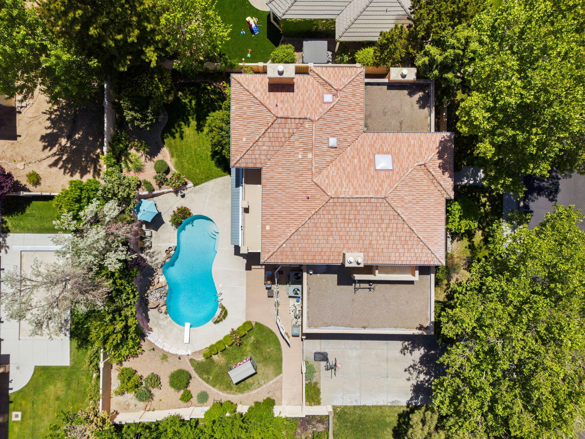 11109 Country Club NE