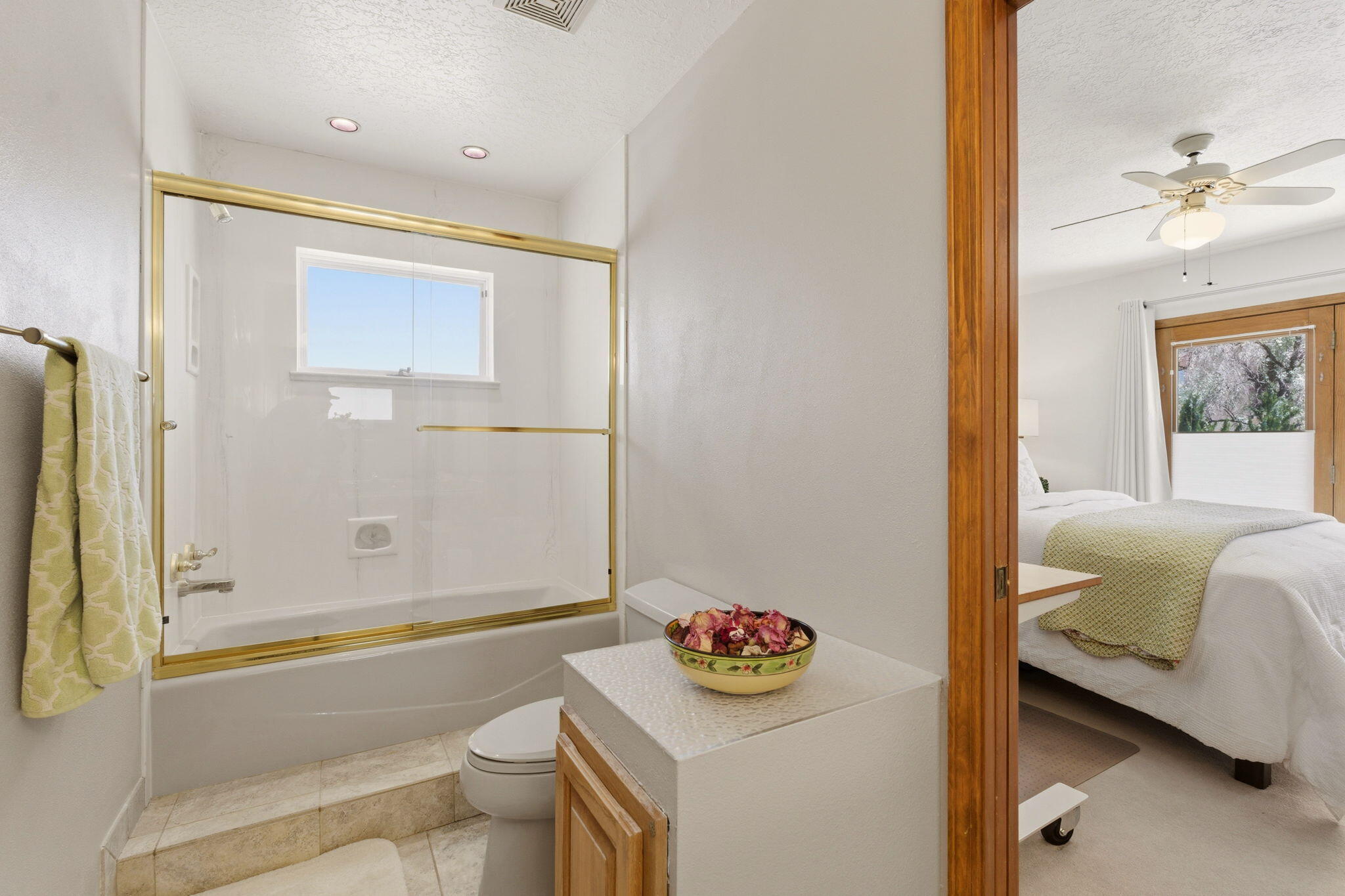 11109 Country Club NE
