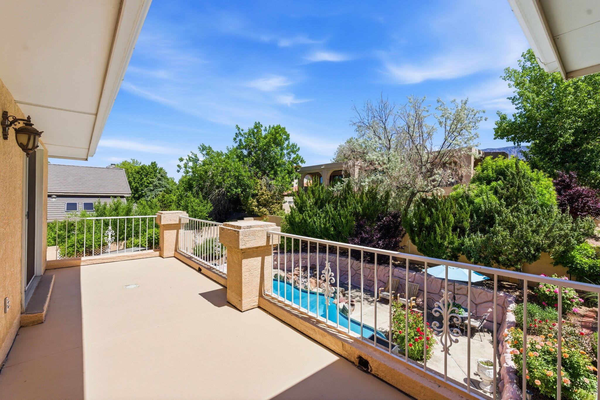 11109 Country Club NE